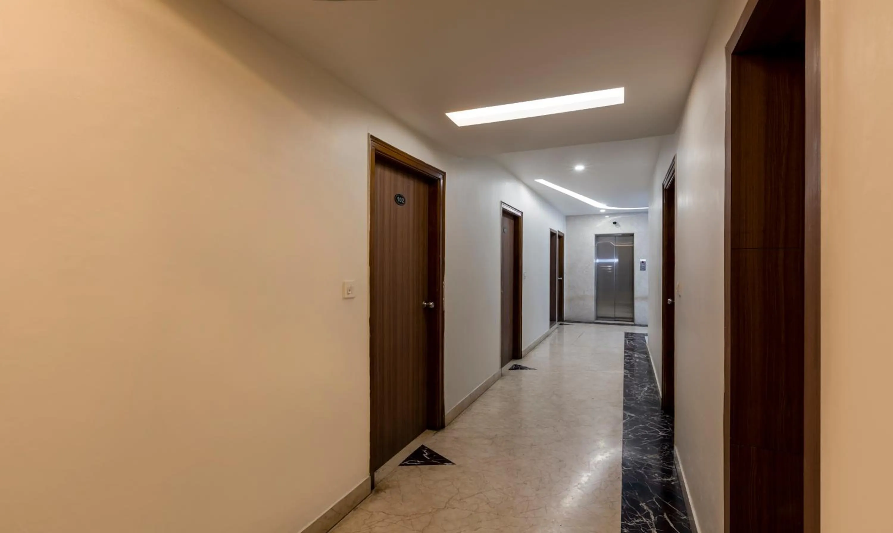 Lobby or reception in Itsy Hotels Hiland Suites