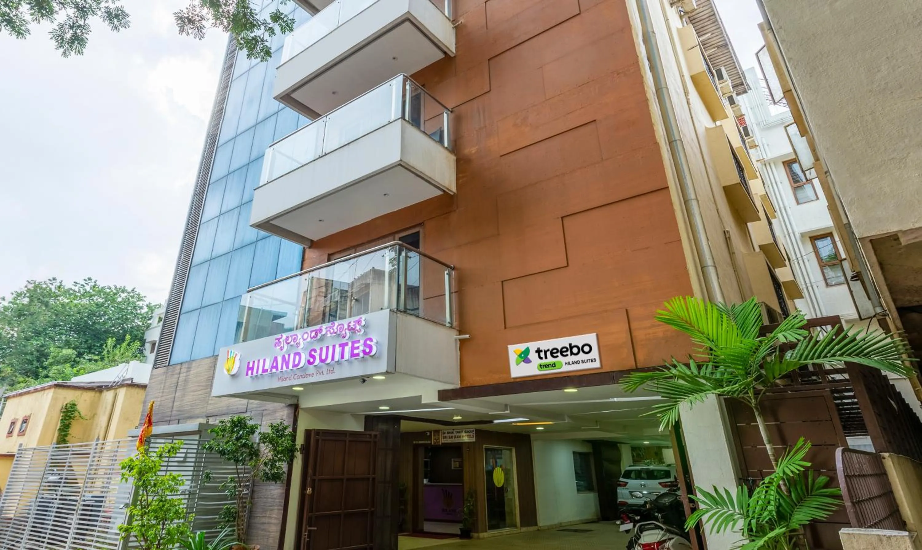 Property building in Itsy Hotels Hiland Suites