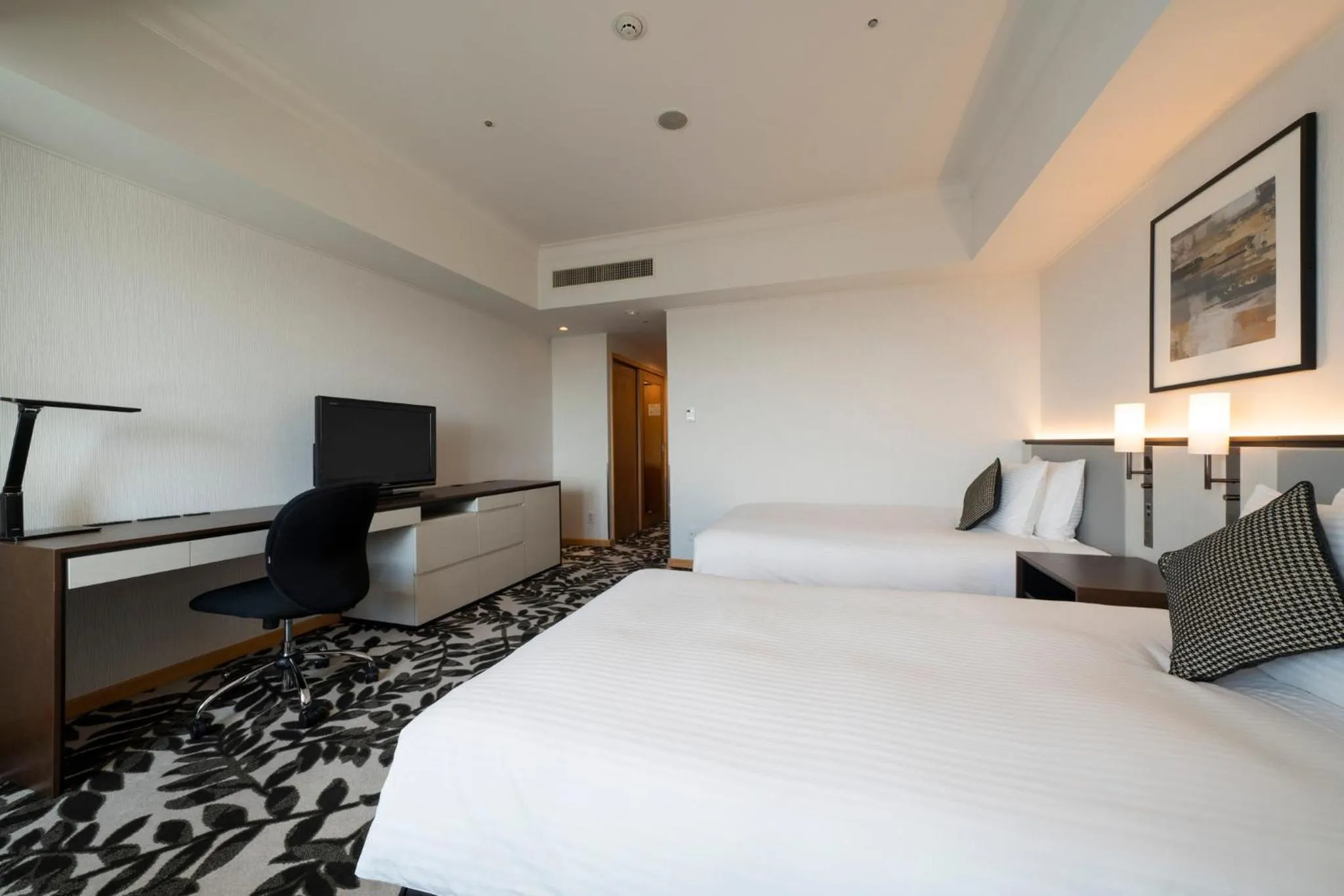 Photo of the whole room, Bed in ANA Crowne Plaza Hotel Grand Court Nagoya by IHG