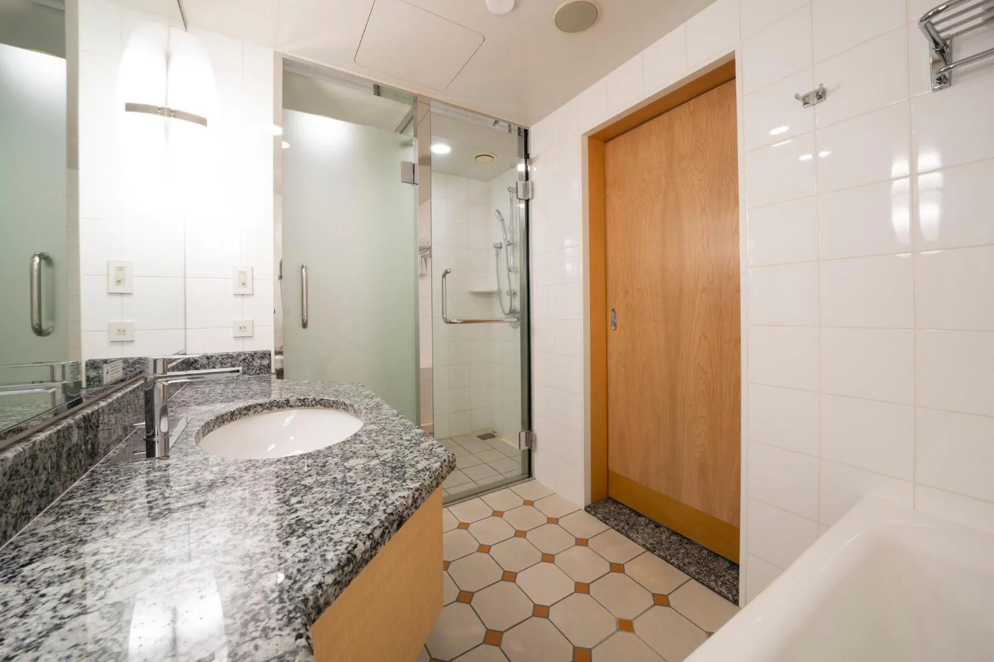 Premium Queen Room with City View in ANA Crowne Plaza Hotel Grand Court Nagoya by IHG