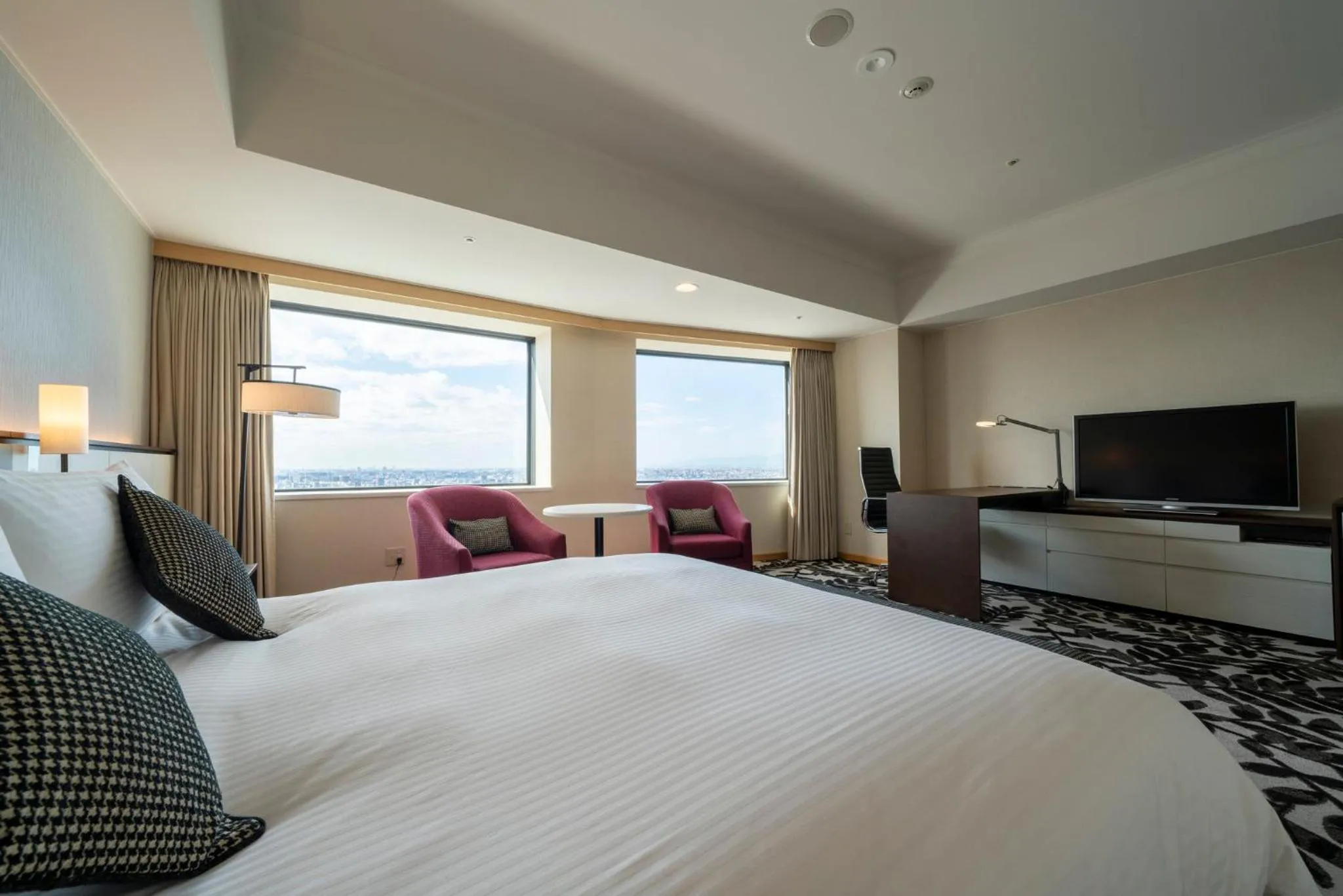 Photo of the whole room, Bed in ANA Crowne Plaza Hotel Grand Court Nagoya by IHG