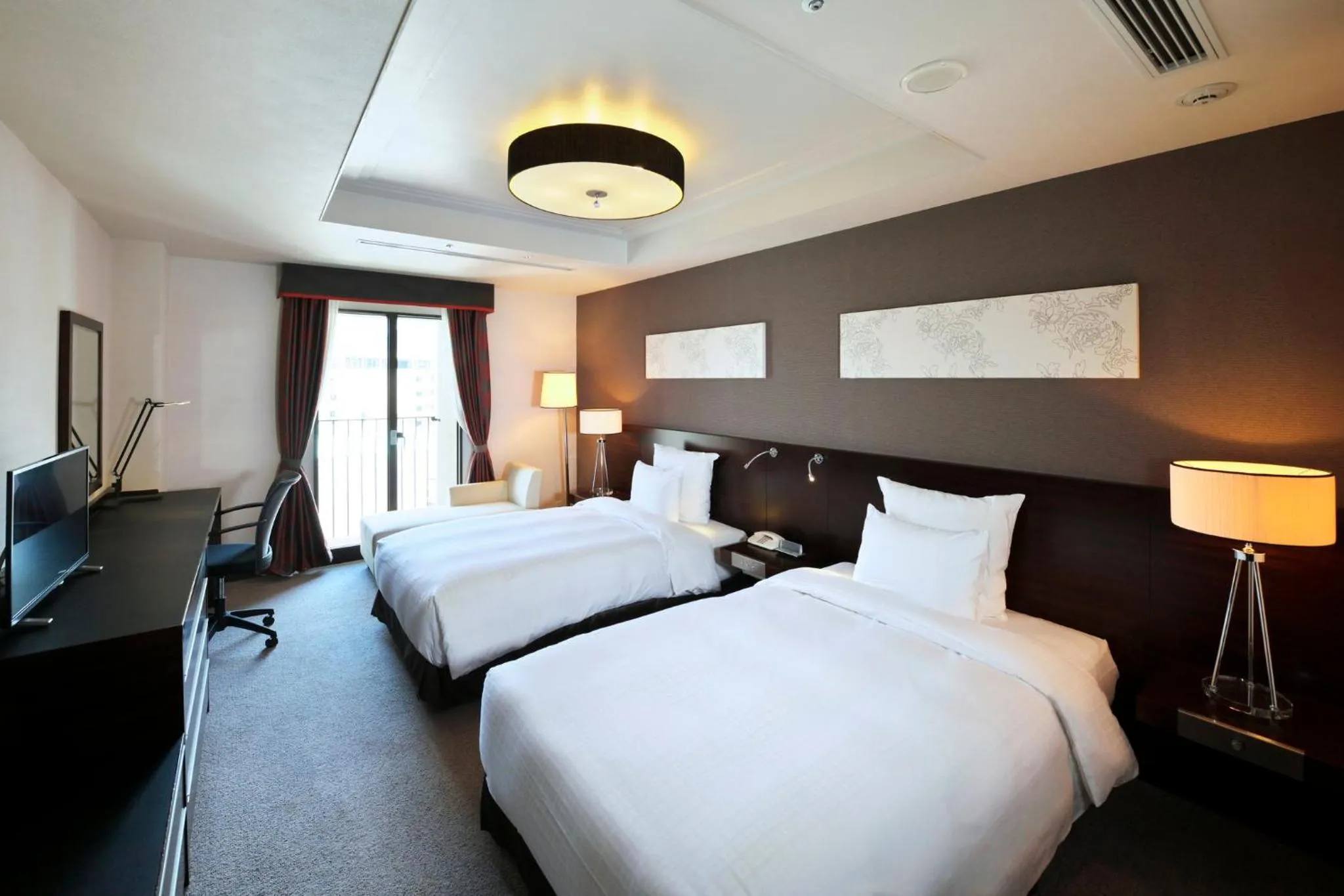 Photo of the whole room, Bed in ANA Crowne Plaza Hotel Nagasaki Gloverhill by IHG