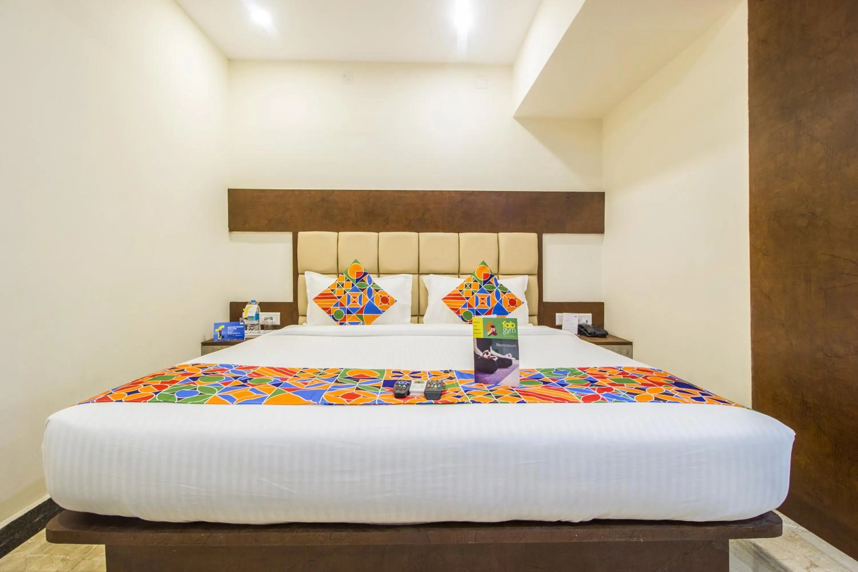 Coffee/tea facilities, Bed in FabHotel Crown Suites - Nr Sony Signals