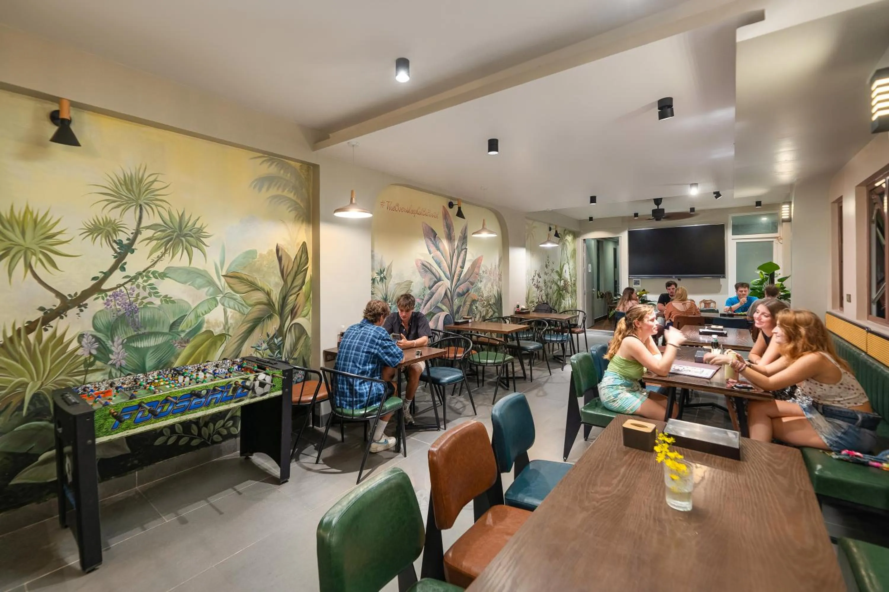 Restaurant/places to eat in The Oversleep Catba Hostel & Pool Bar