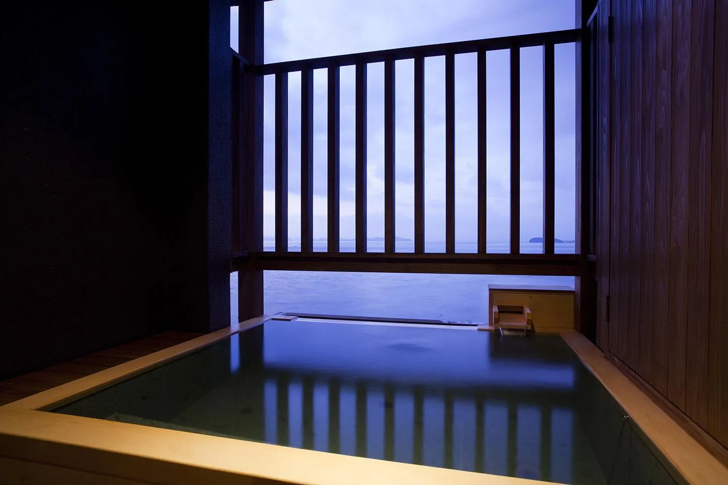 Hot Spring Bath in Hanagoyomi