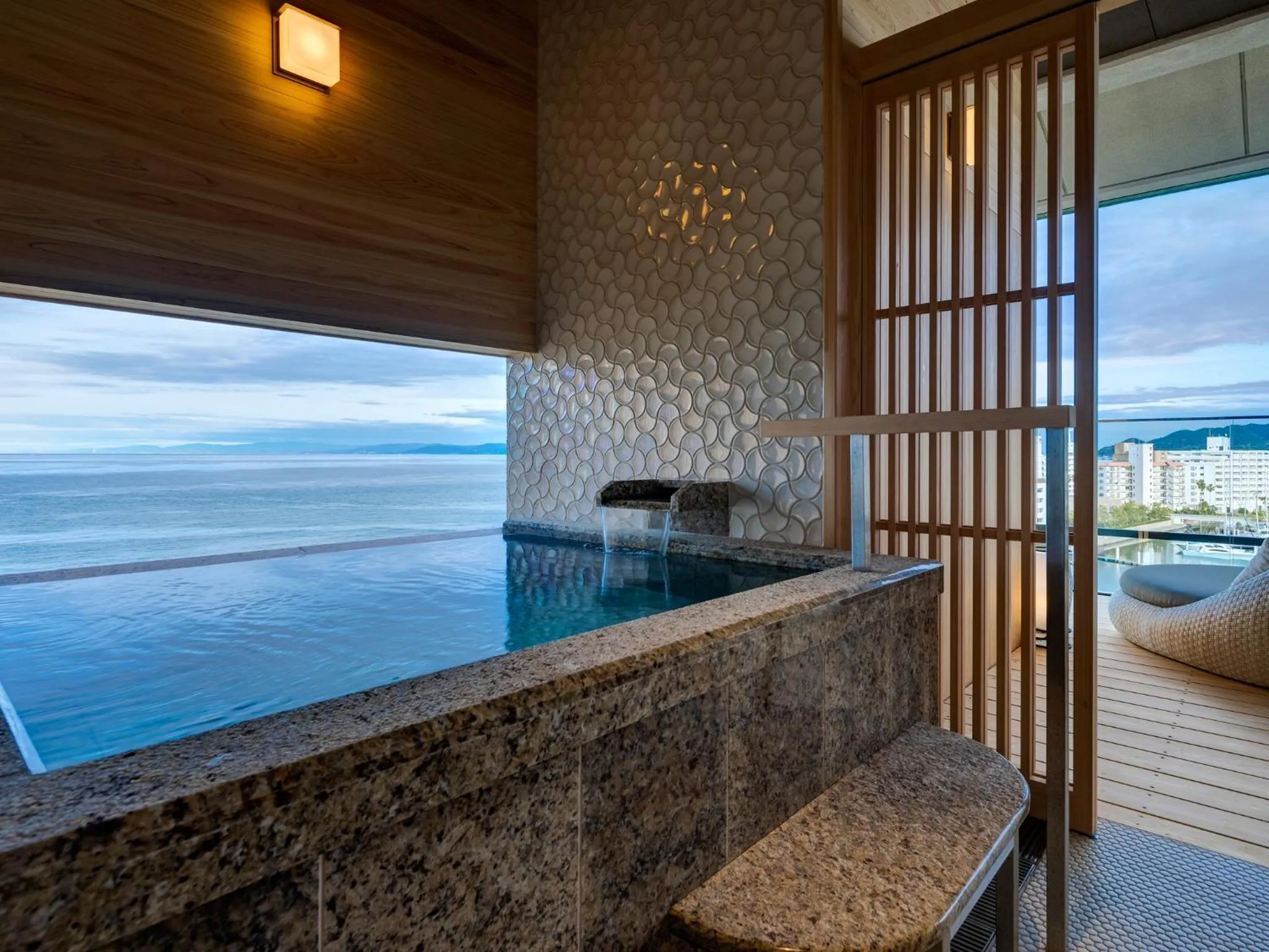 Photo of the whole room in Awaji Yumesenkei