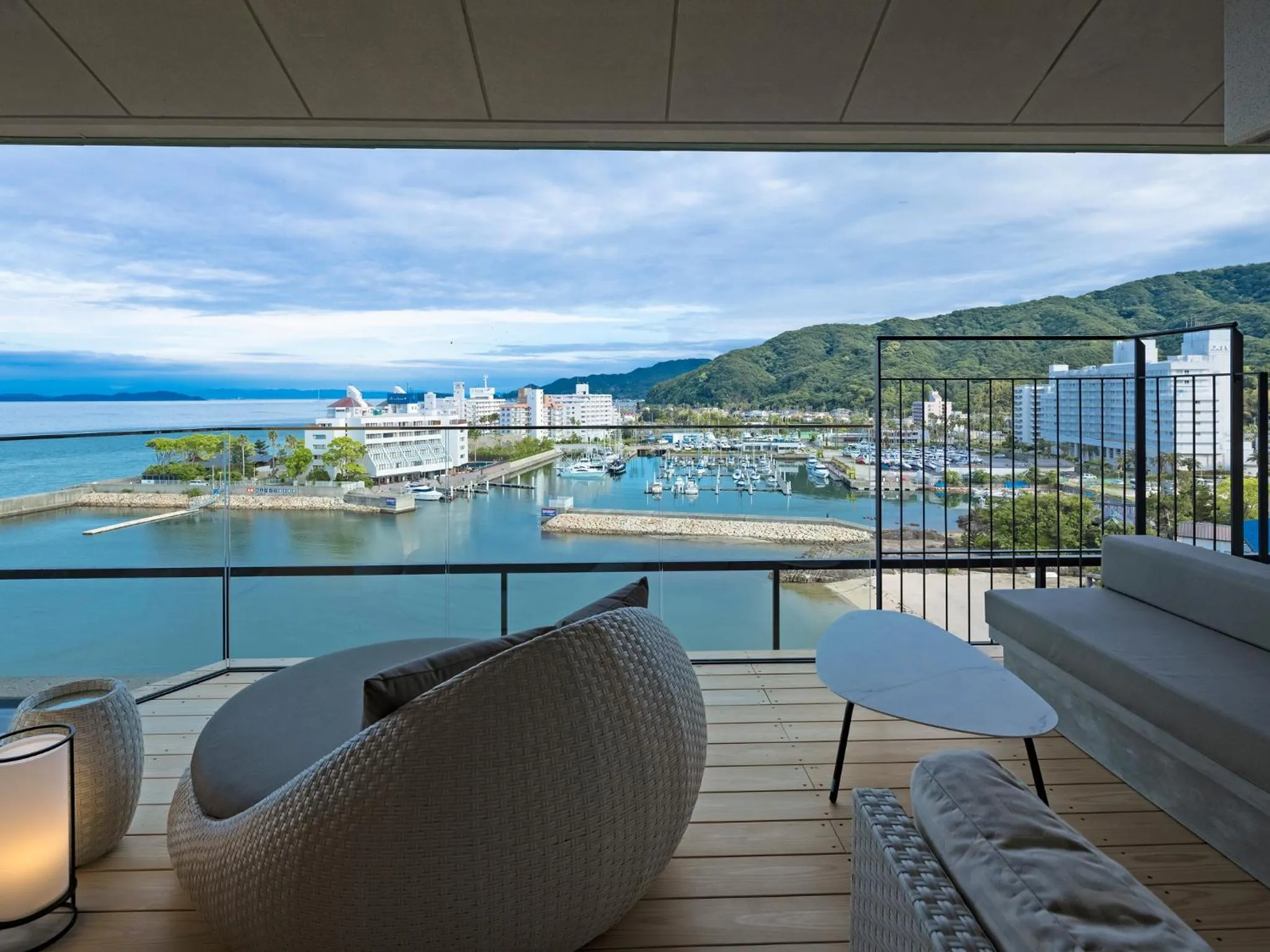 Photo of the whole room in Awaji Yumesenkei