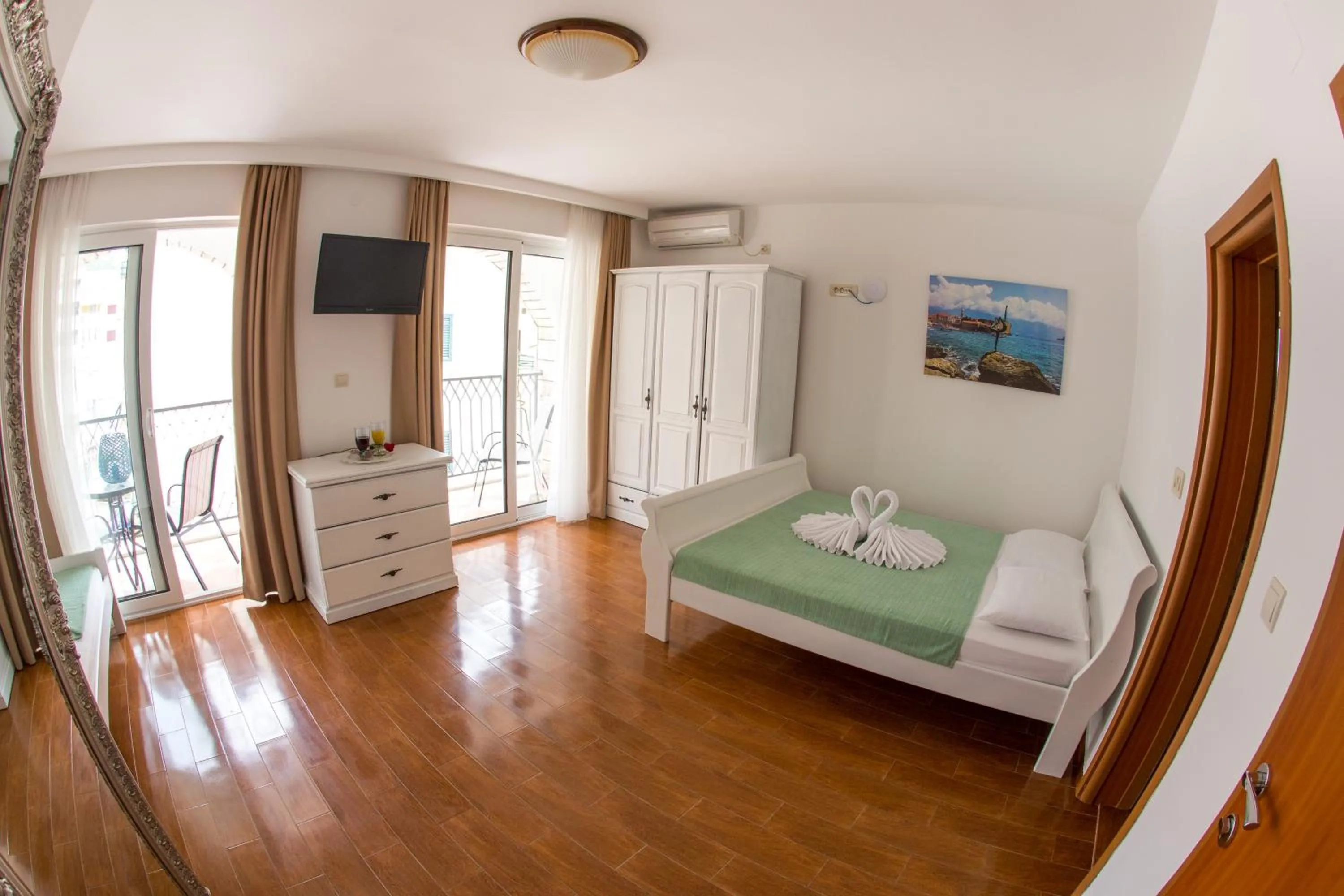Photo of the whole room, Bed in Villa DiEden