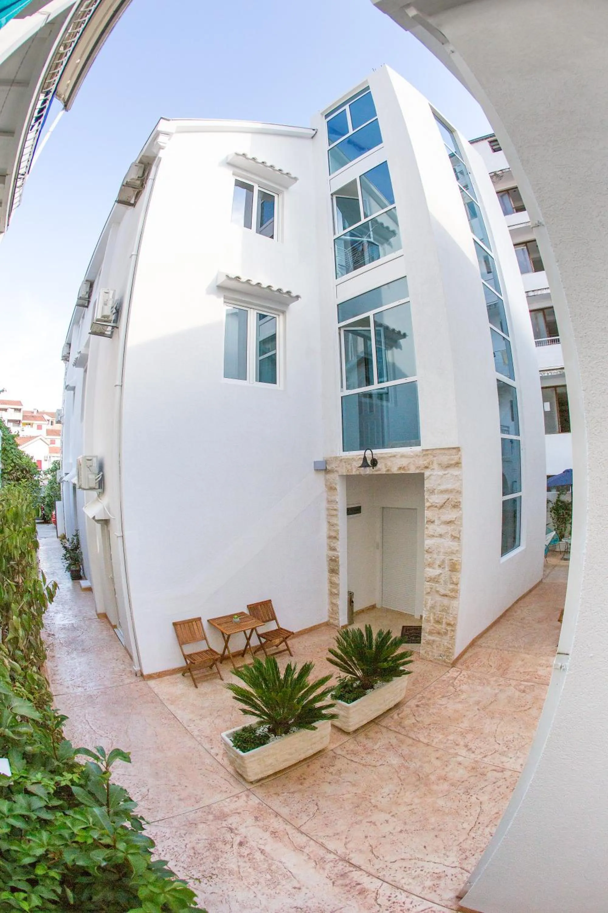 Facade/entrance in Villa DiEden