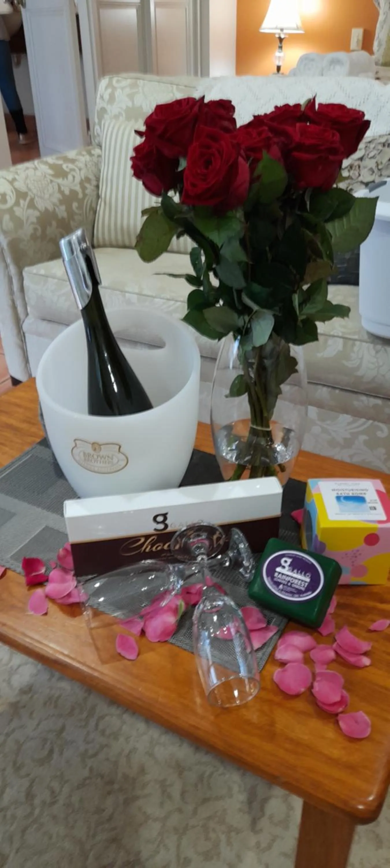 Food and drinks in Eden House Retreat