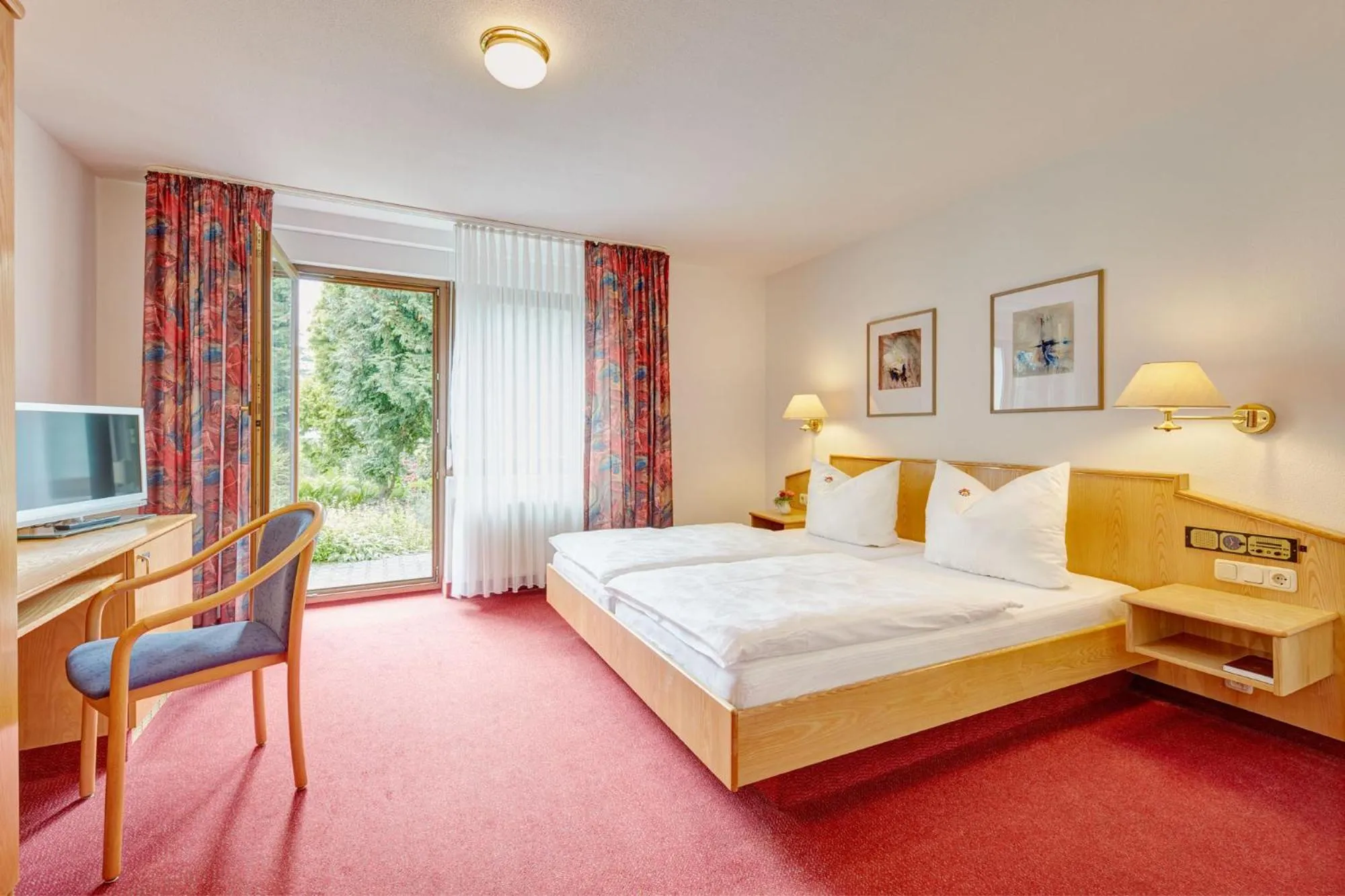 Photo of the whole room, Bed in Hotel garni Sonnenhof