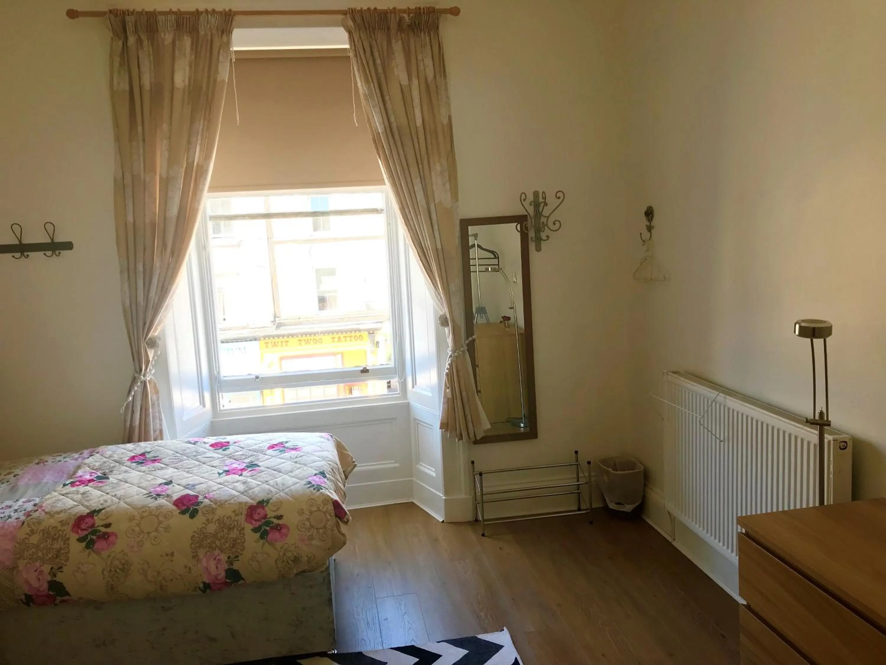 Bedroom, Bed in 233 Leith Apartment