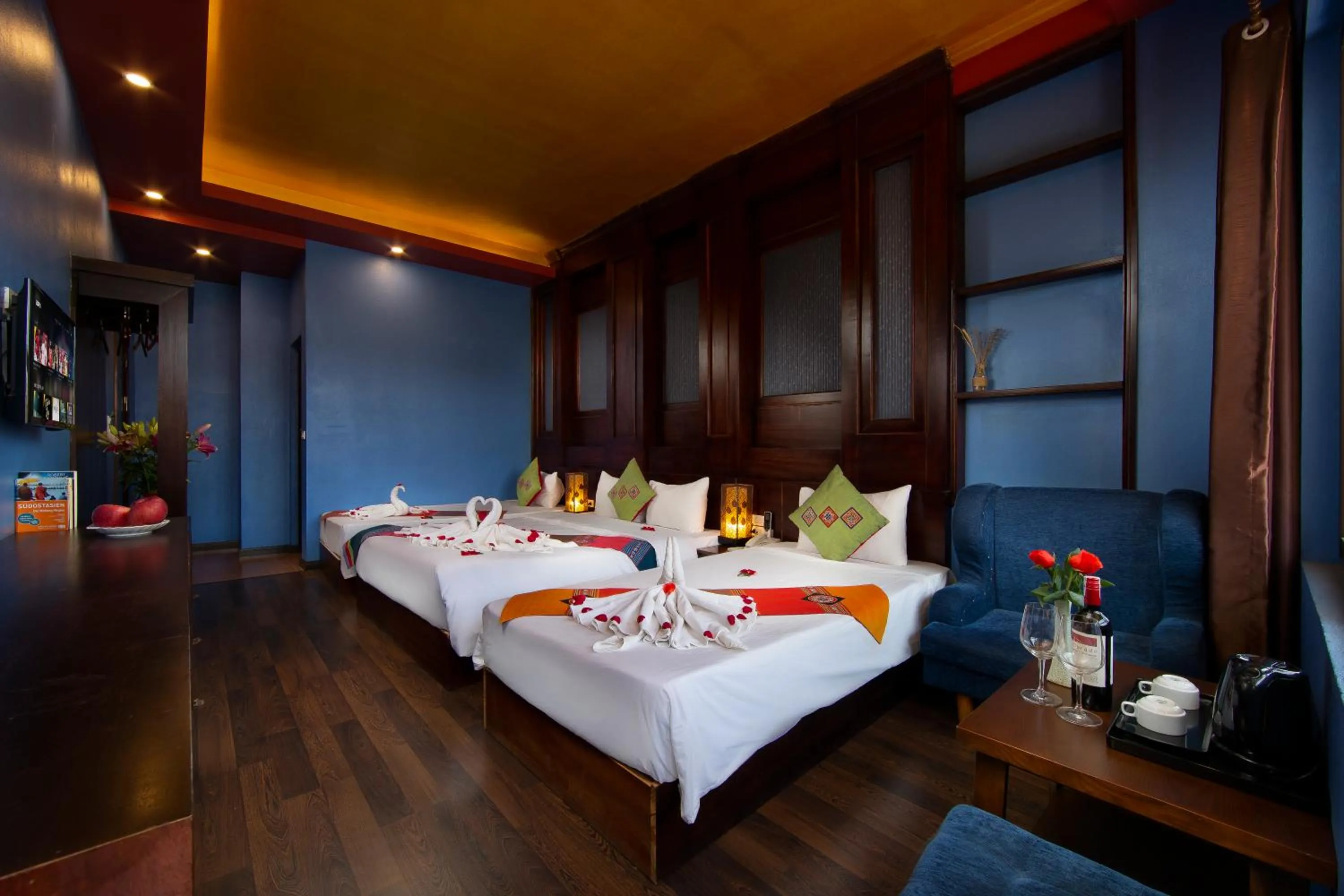 Photo of the whole room in Saparis Hotel