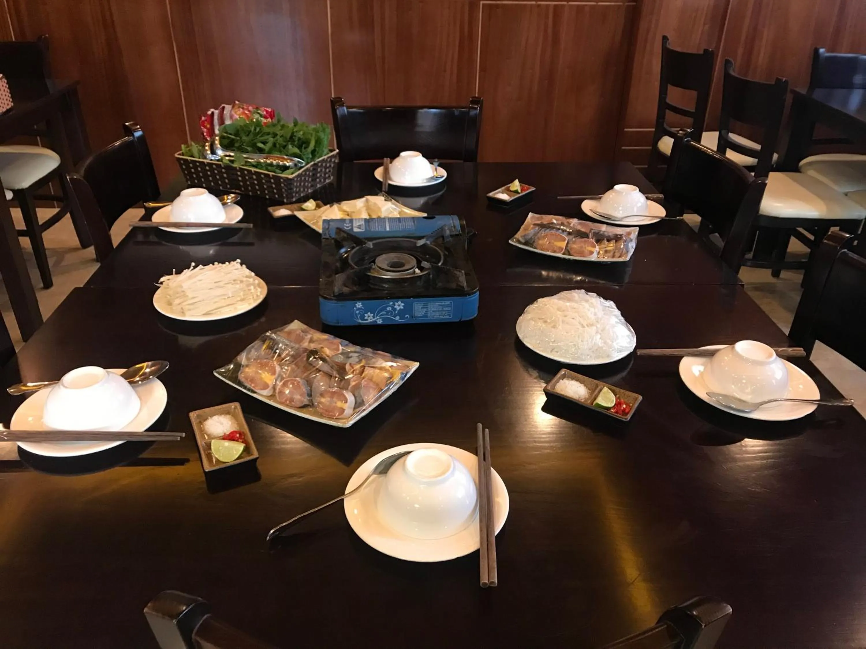 Food and drinks in Saparis Hotel