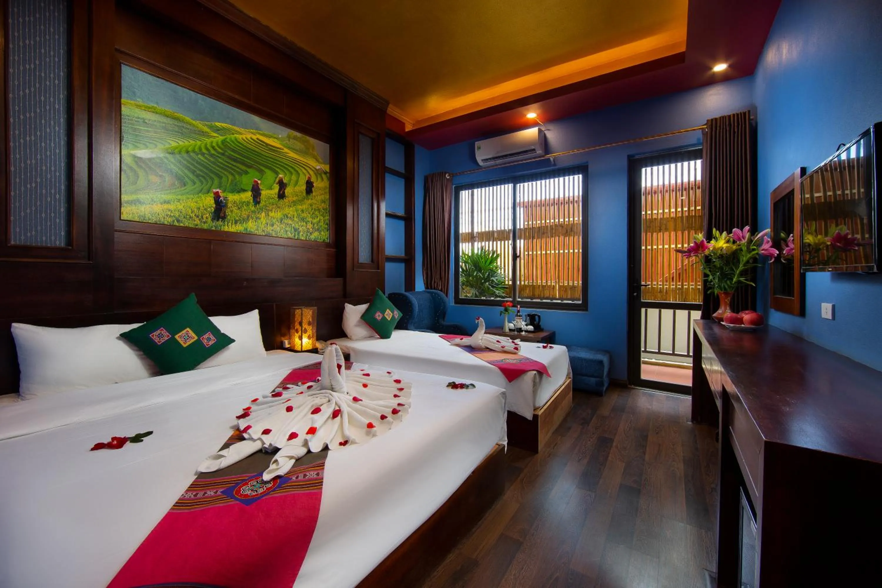 Photo of the whole room in Saparis Hotel