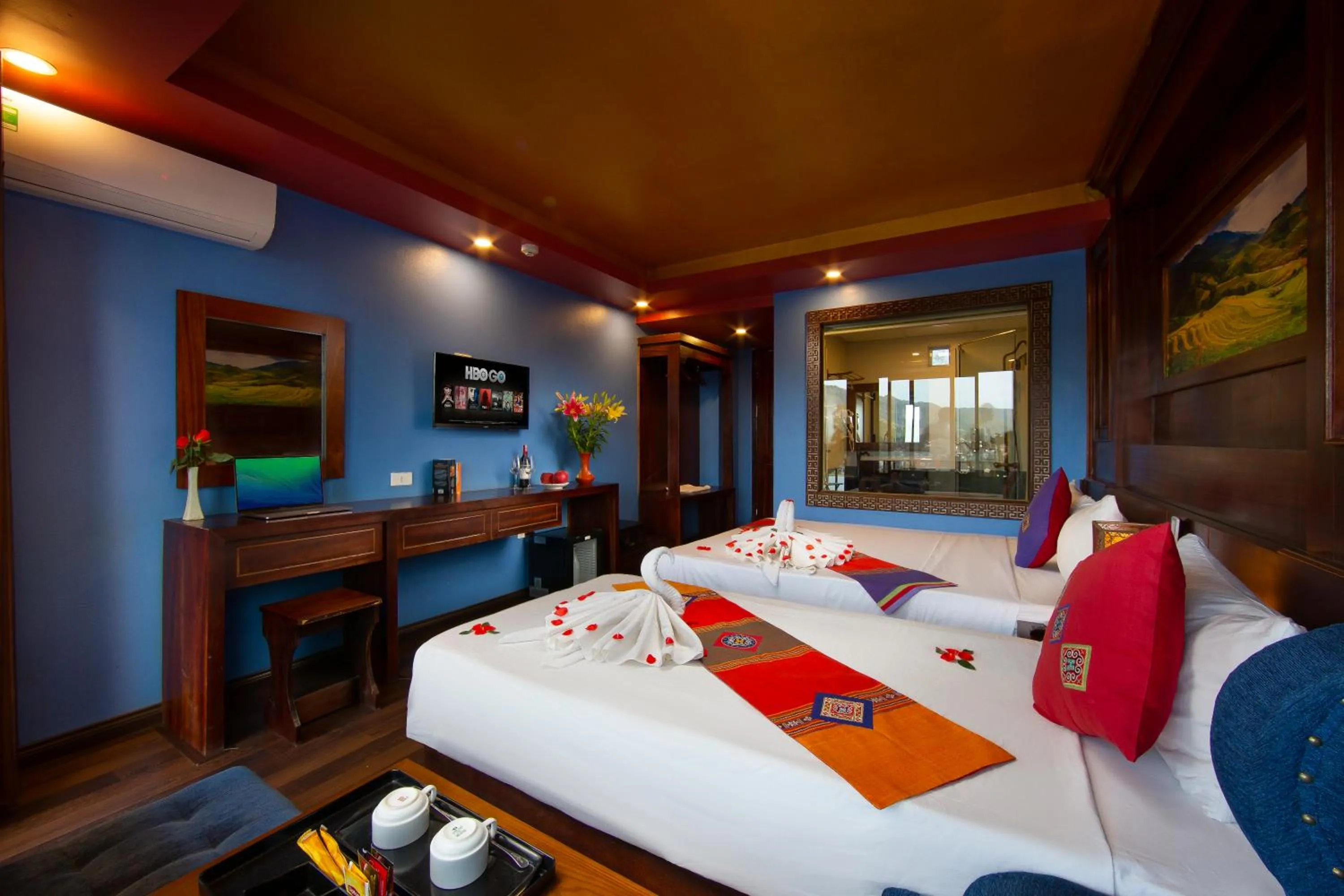 Photo of the whole room in Saparis Hotel