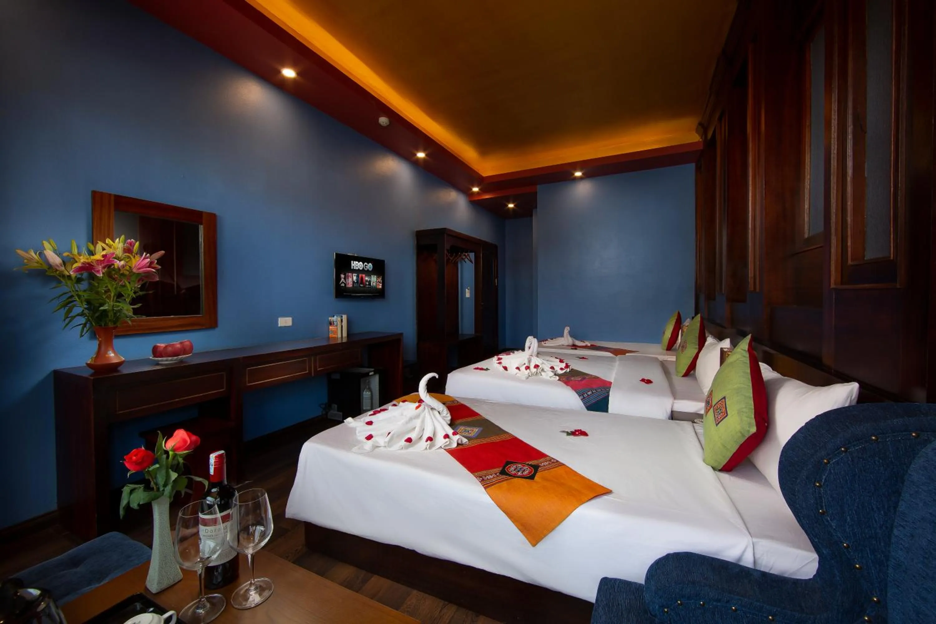 Photo of the whole room in Saparis Hotel