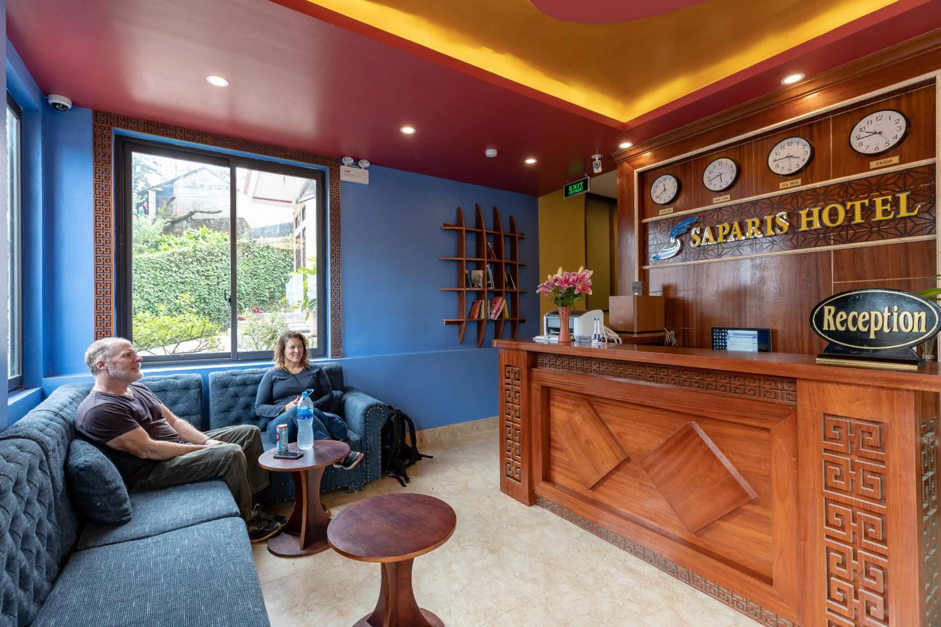 Living room in Saparis Hotel