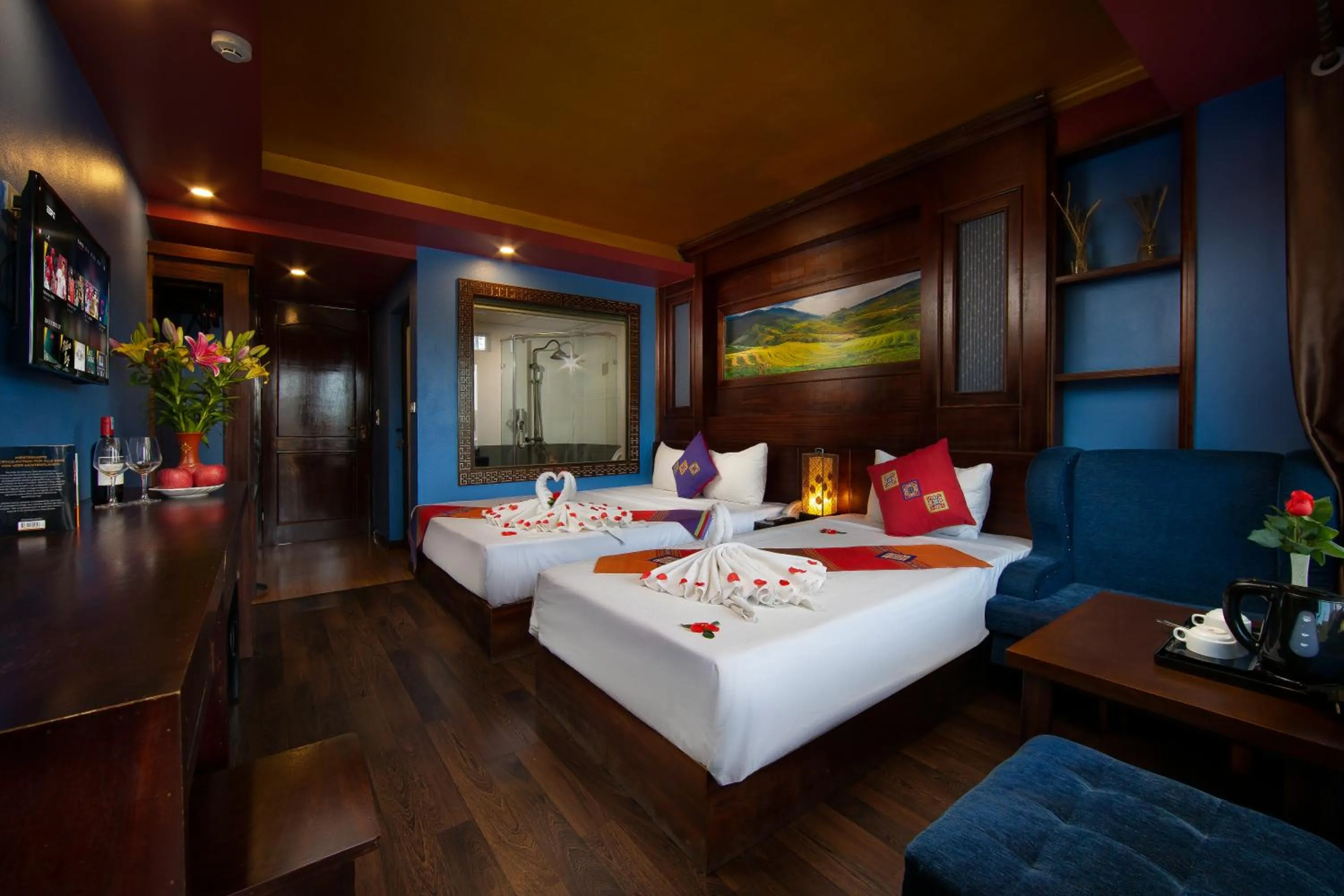 Photo of the whole room in Saparis Hotel