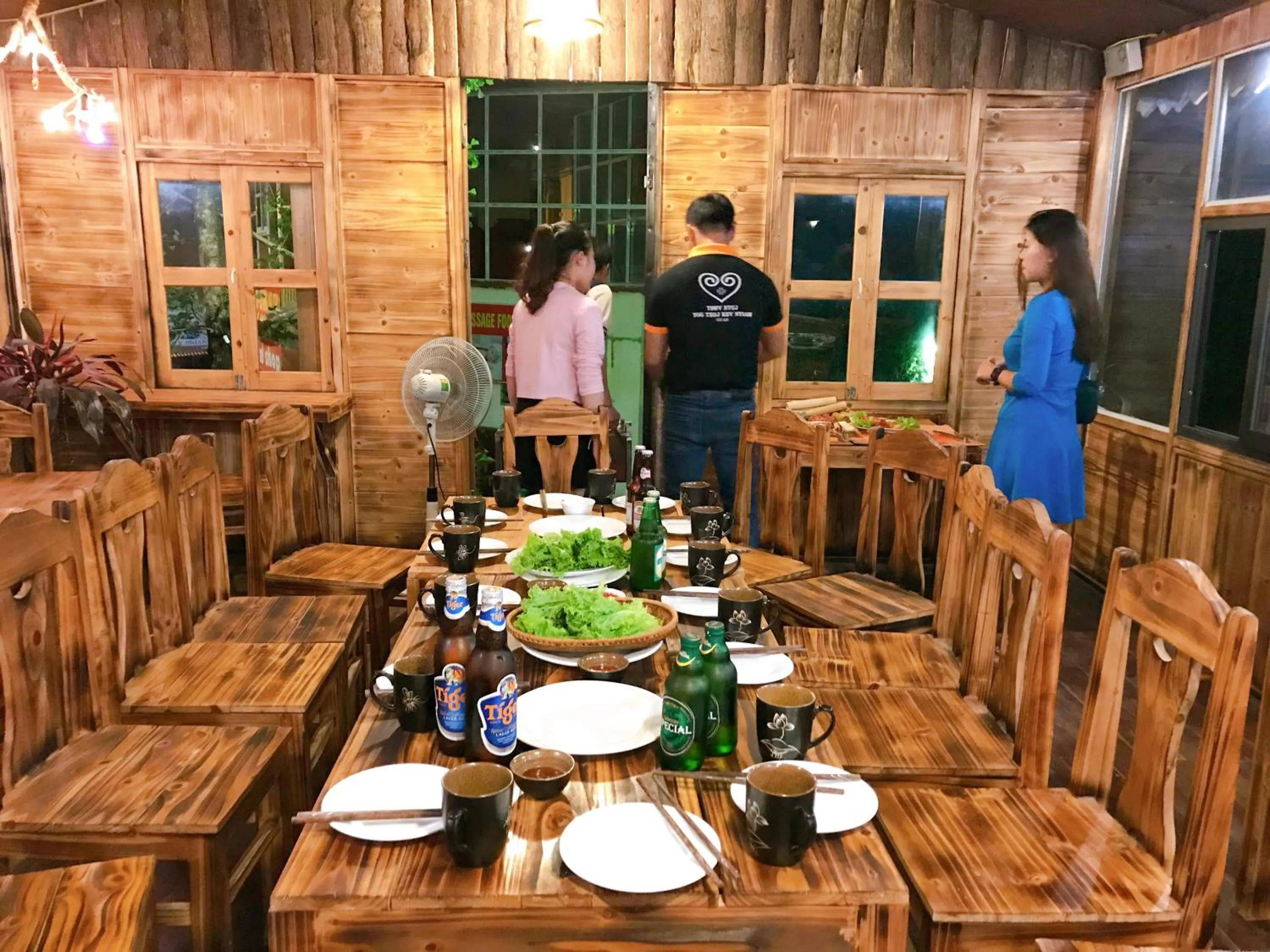 Restaurant/places to eat in Saparis Hotel