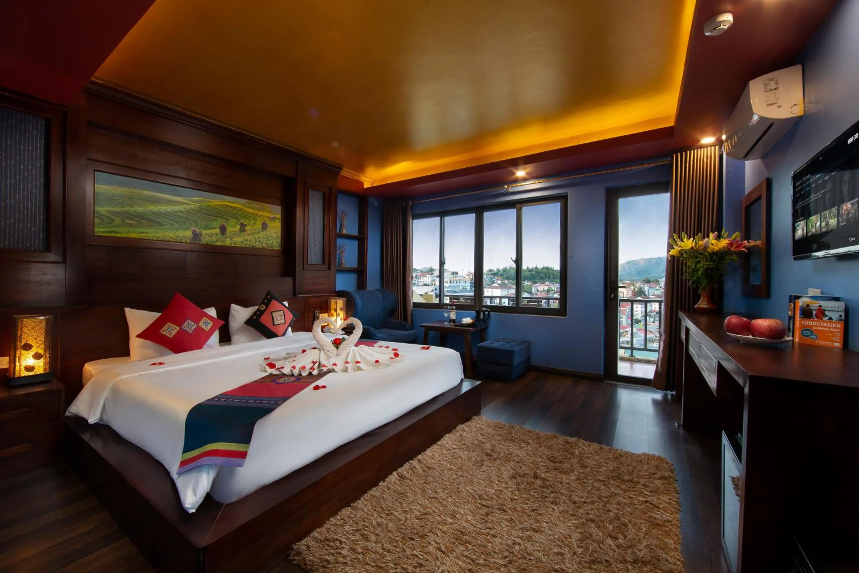 Photo of the whole room in Saparis Hotel