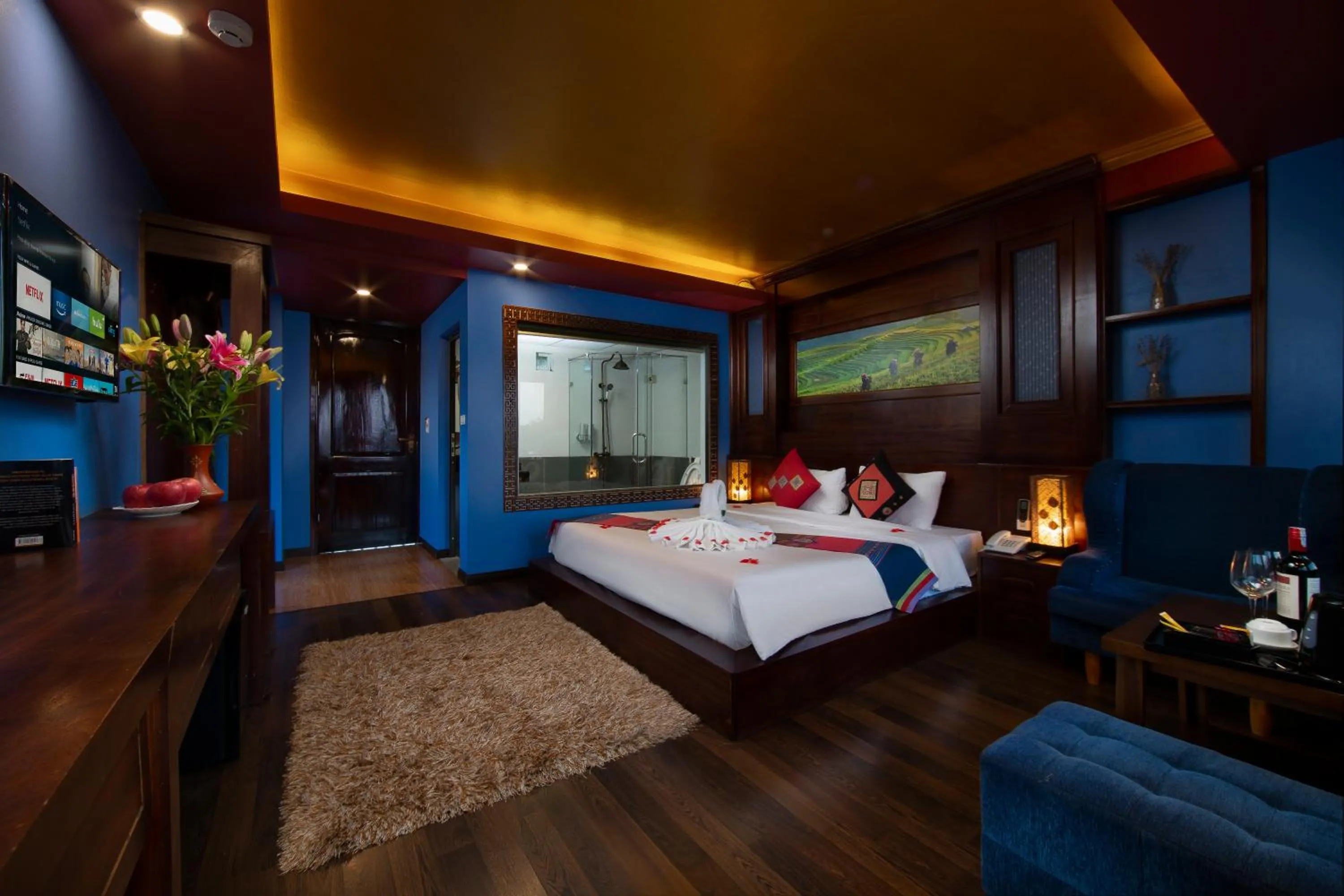 Photo of the whole room in Saparis Hotel