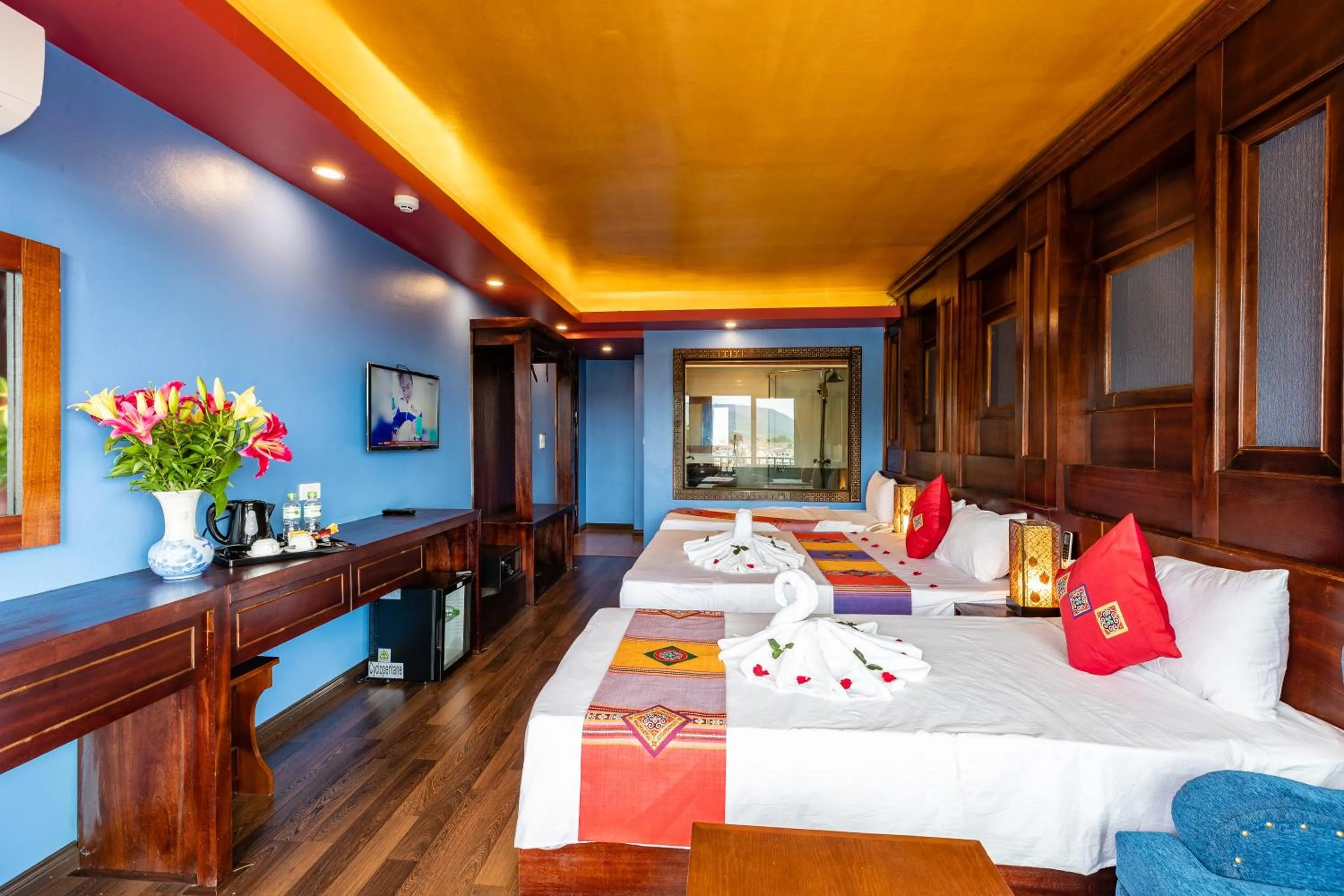 Photo of the whole room in Saparis Hotel