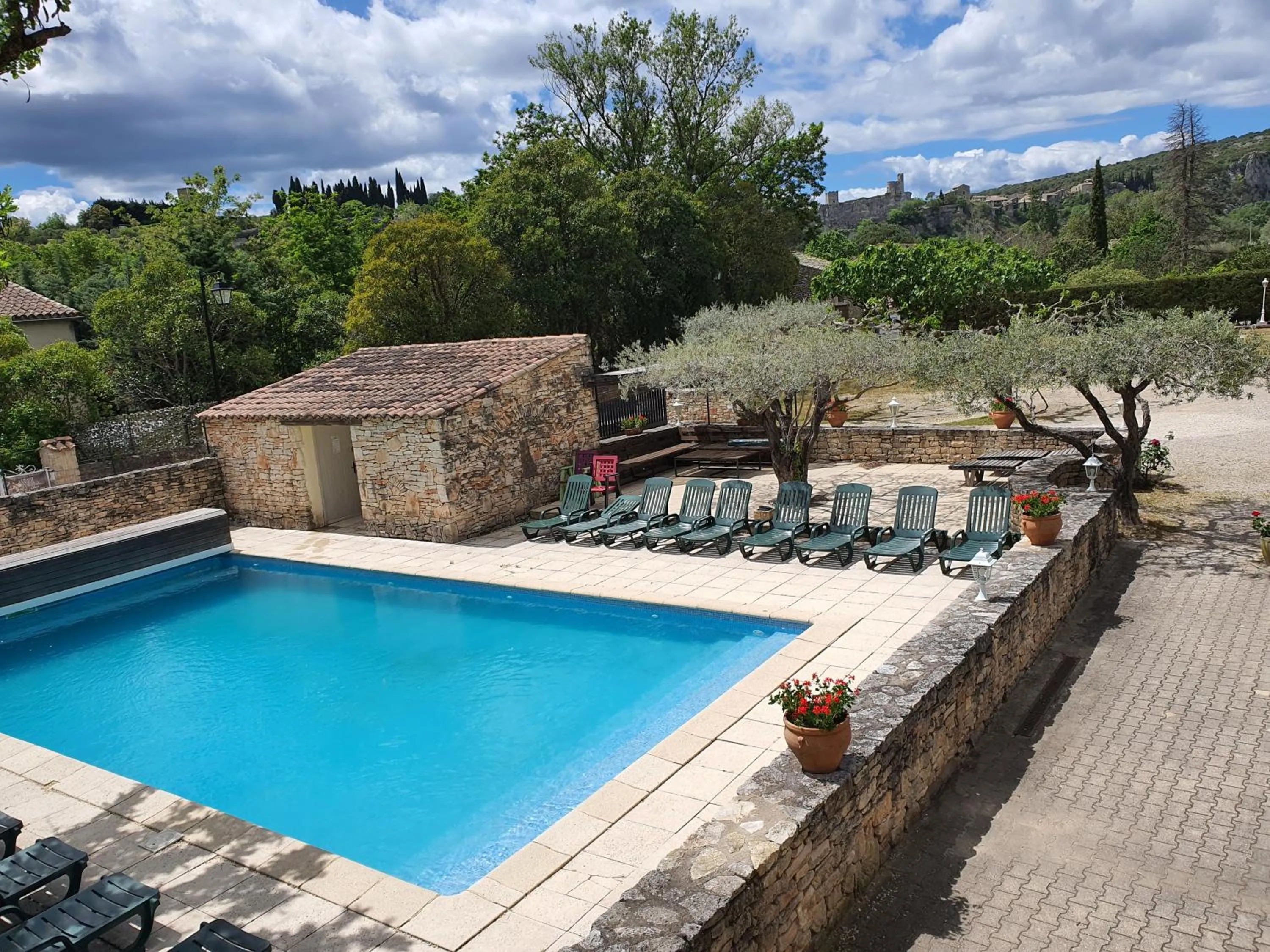 Logis Hôtel Restaurant L'Escarbille