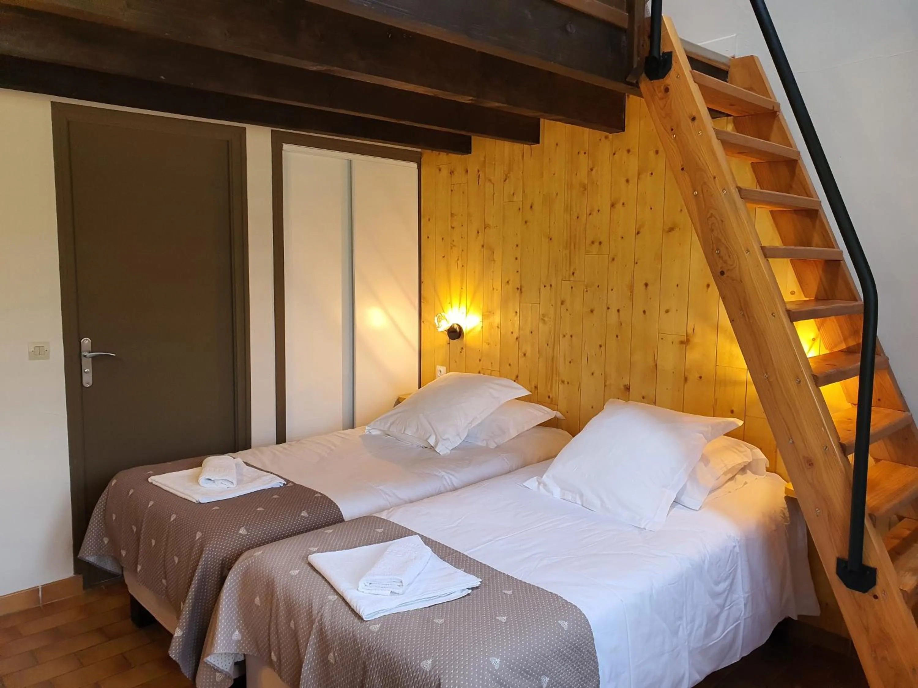 Logis Hôtel Restaurant L'Escarbille