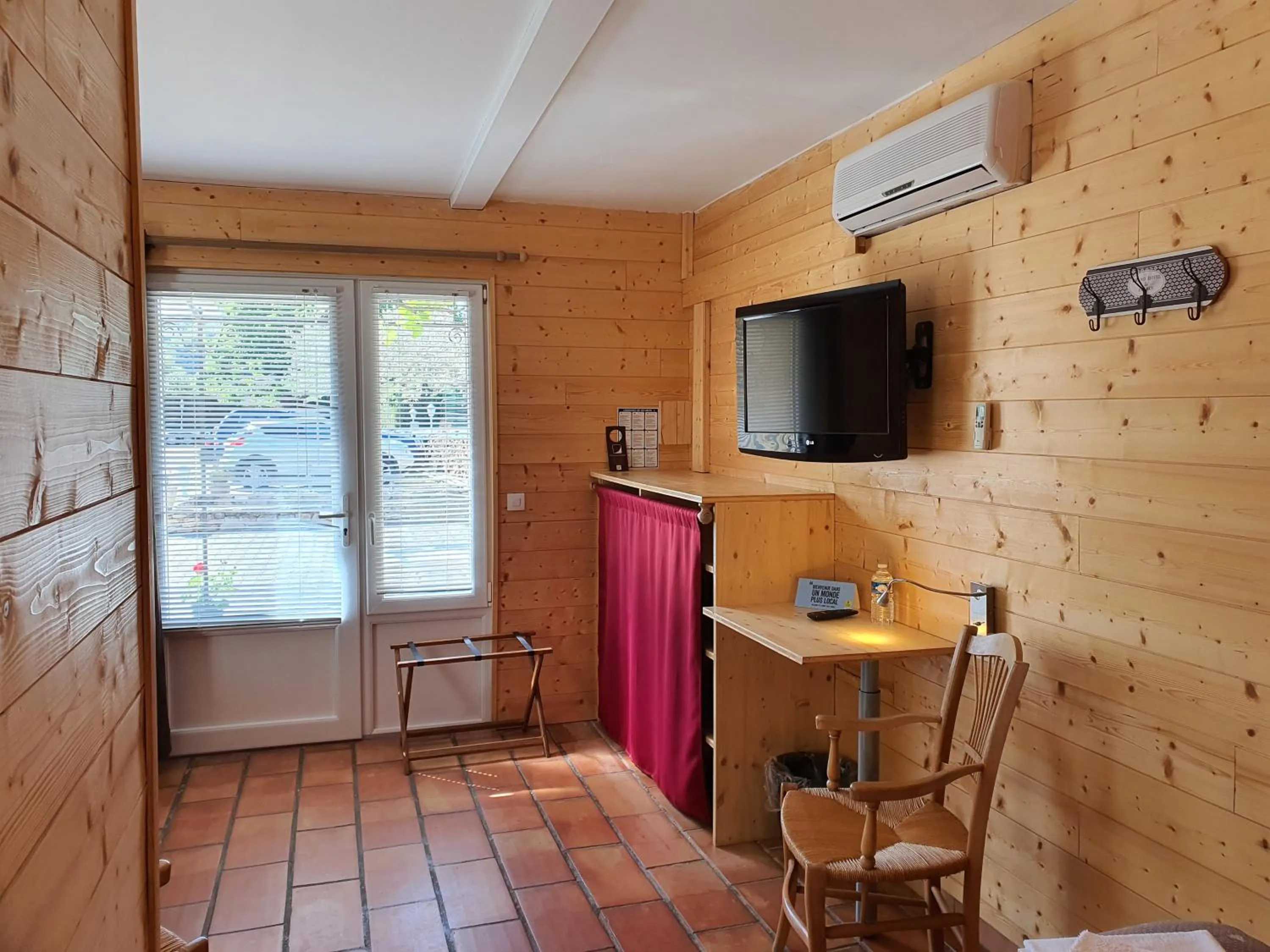 Logis Hôtel Restaurant L'Escarbille