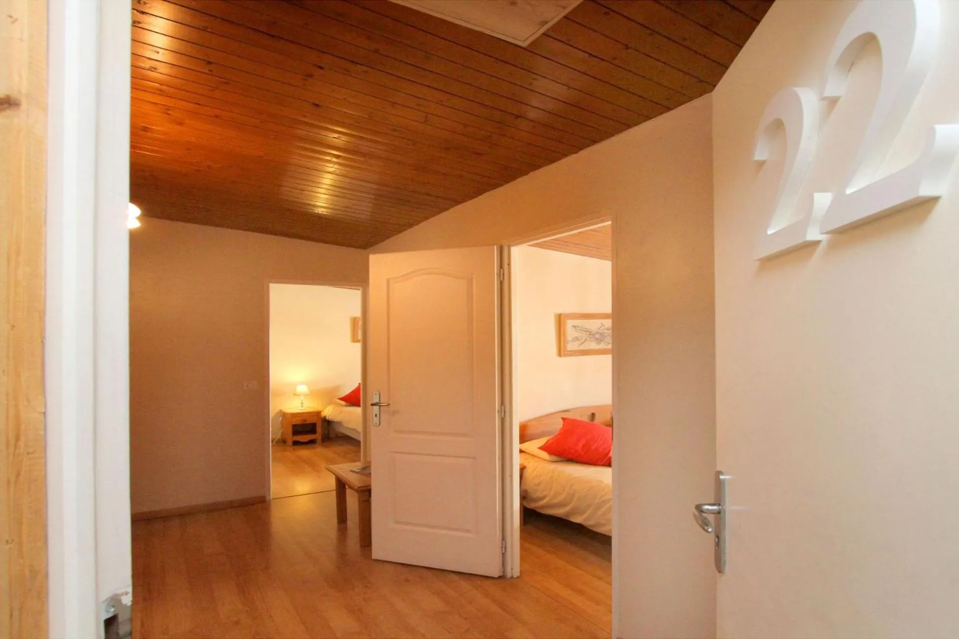 Photo of the whole room, Bed in Hotel le Sherpa