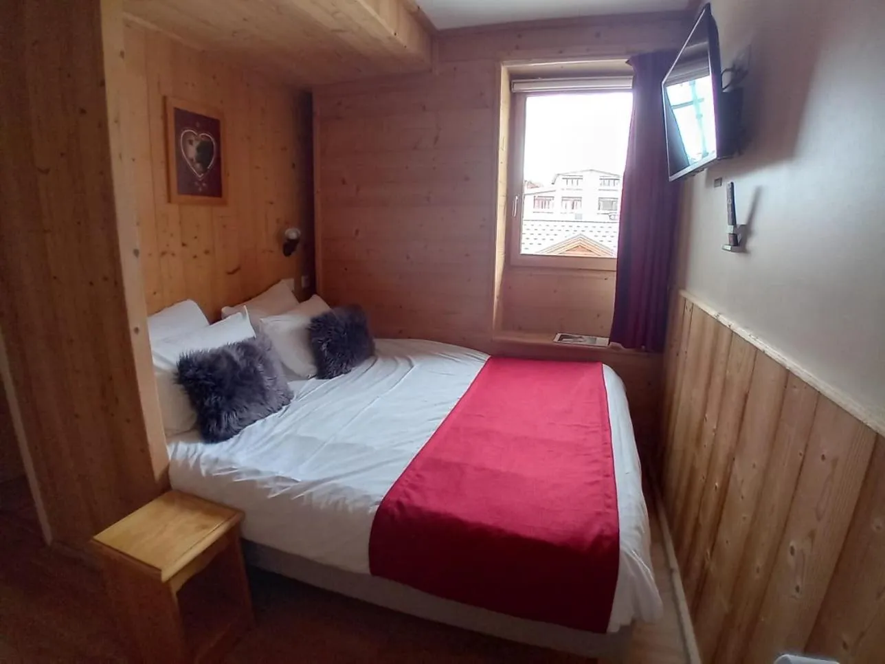 Bed in Hotel le Sherpa