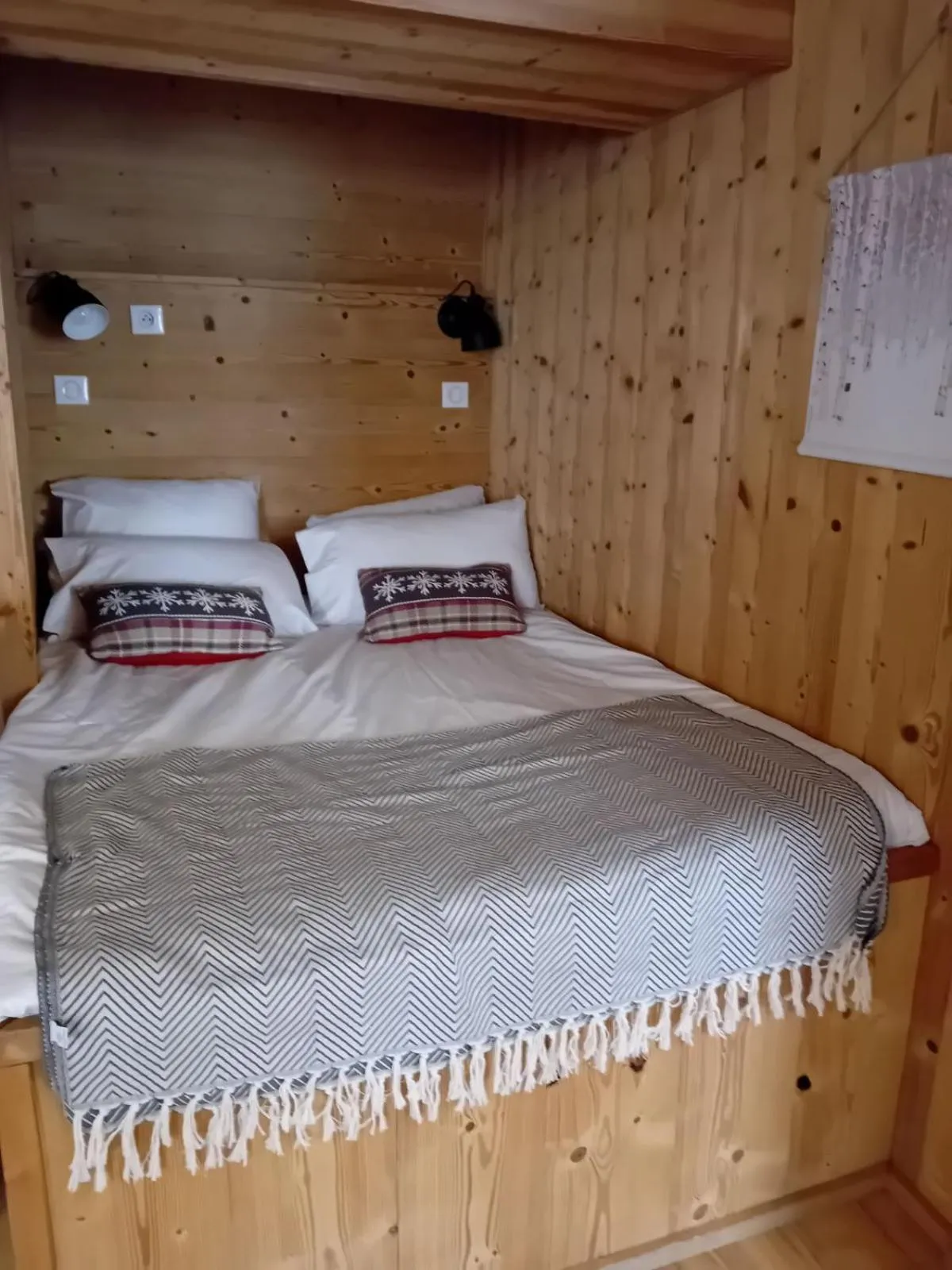 Bed in Hotel le Sherpa