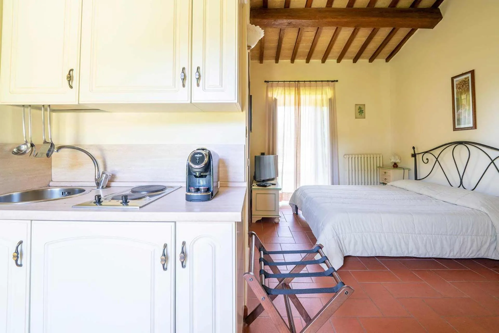Kitchen or kitchenette, Bed in Il Castellaro Country House