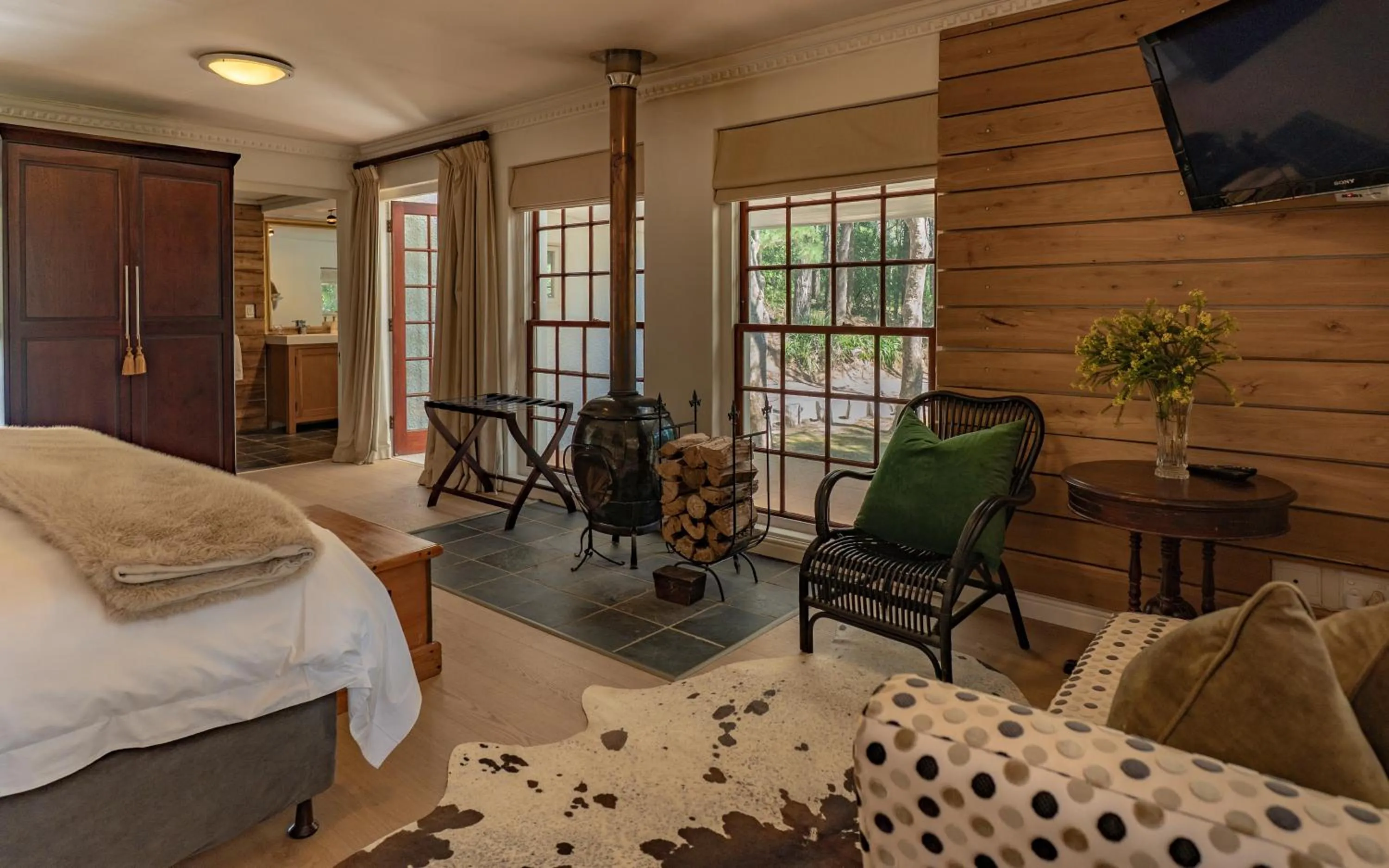 Bedroom, Bed in Silvermist Organic Wine Estate