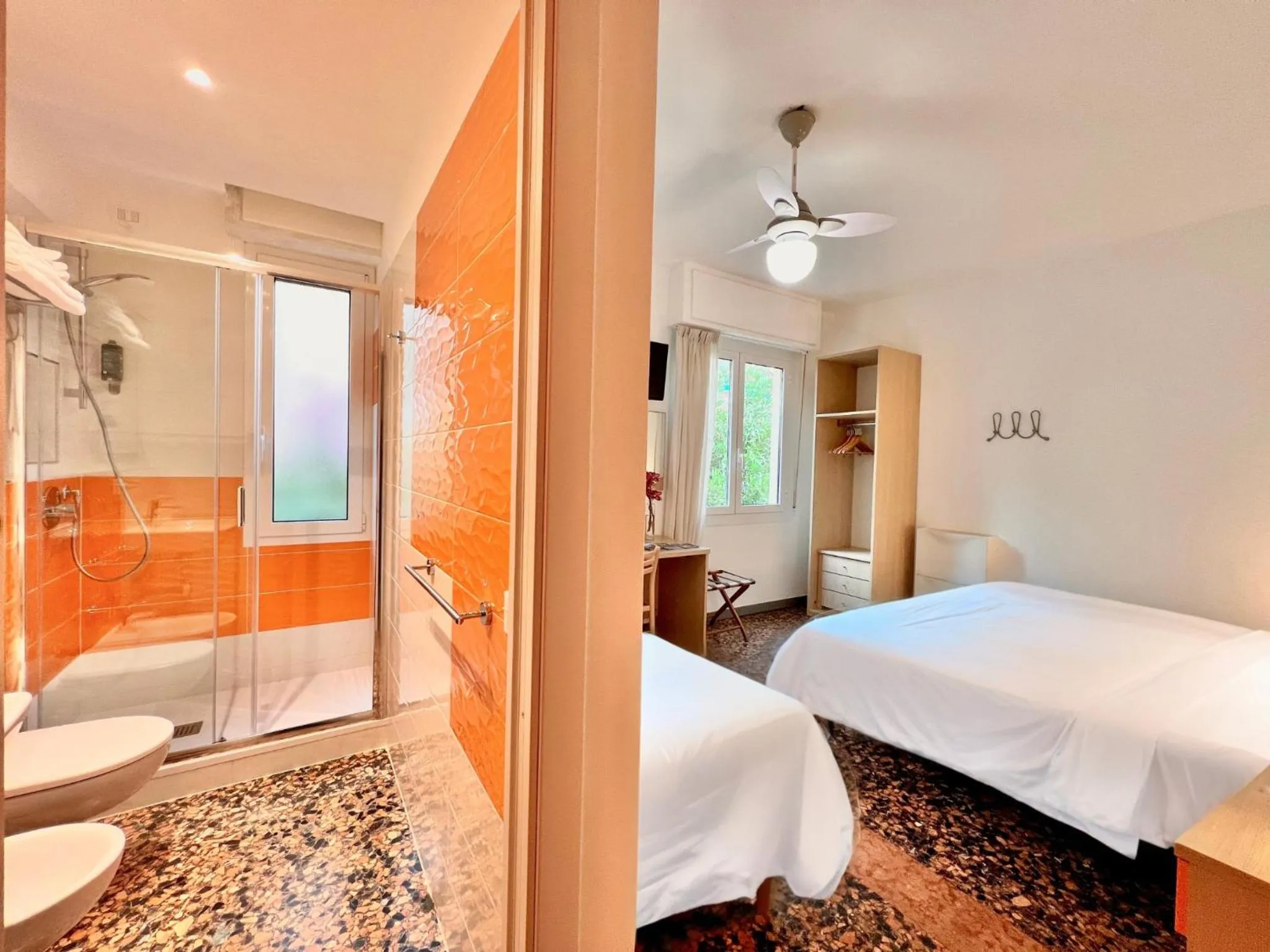 Shower, Bed in Hotel Liliana