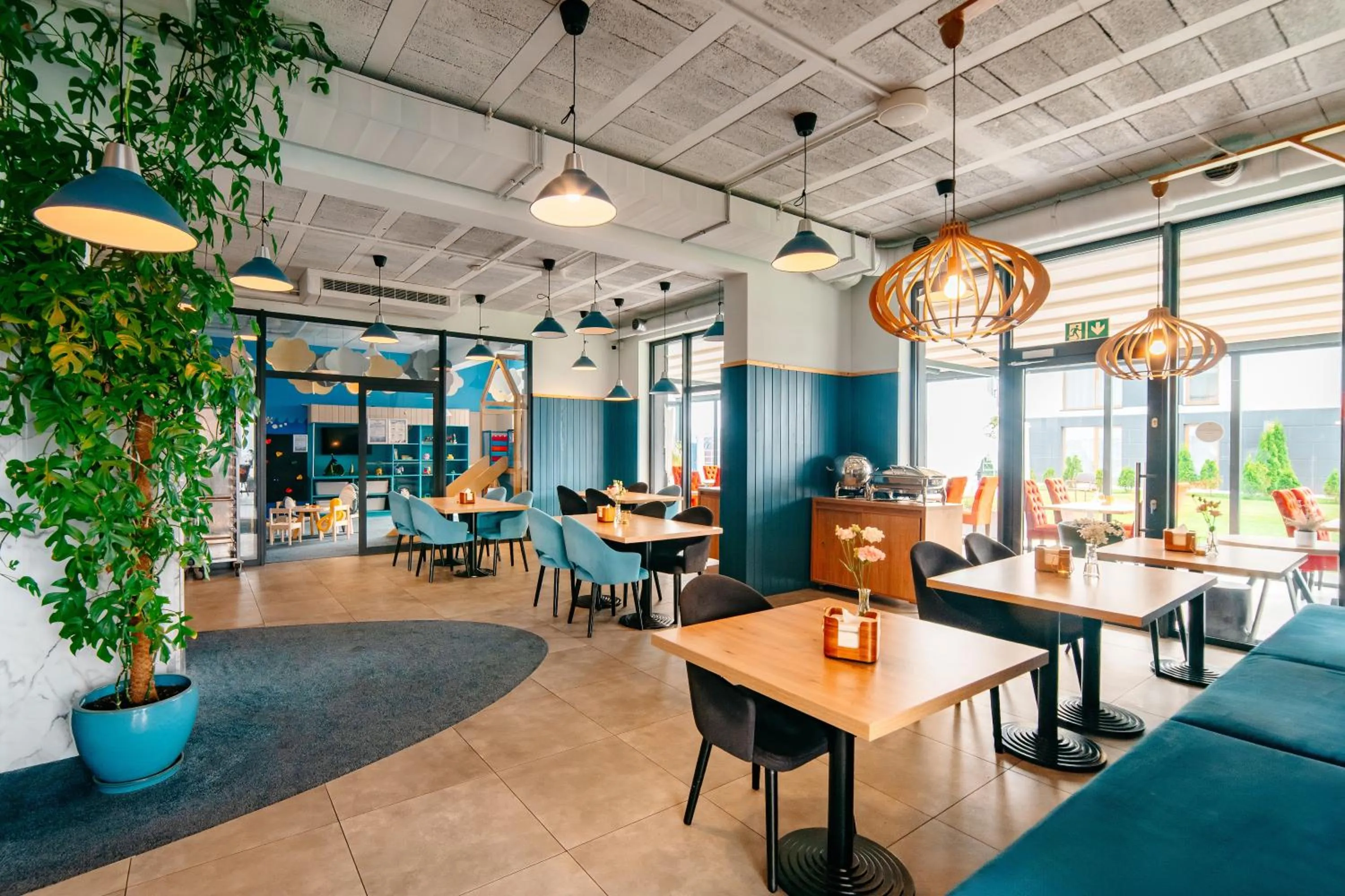 Restaurant/places to eat in Blu Apartments