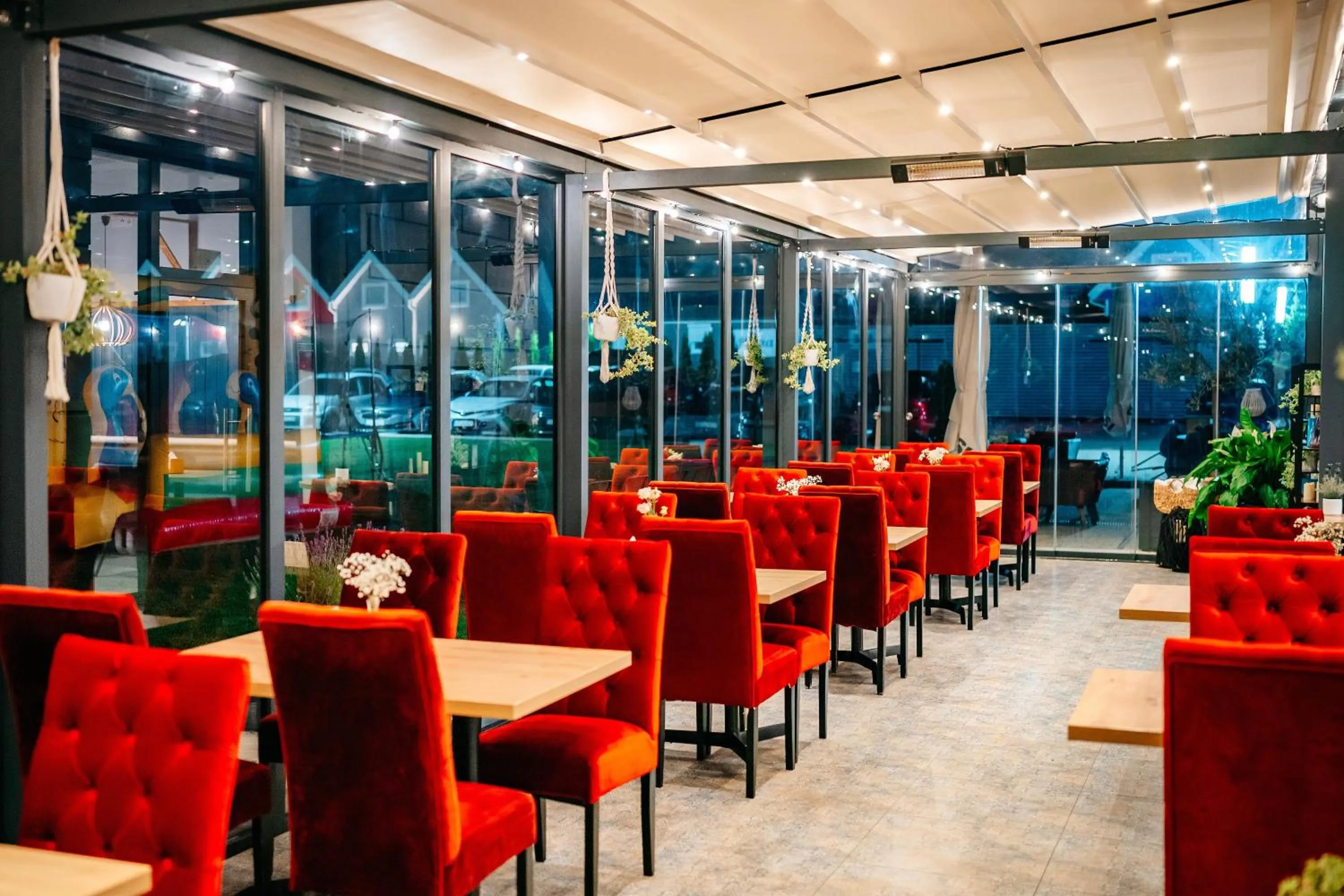 Restaurant/places to eat in Blu Apartments