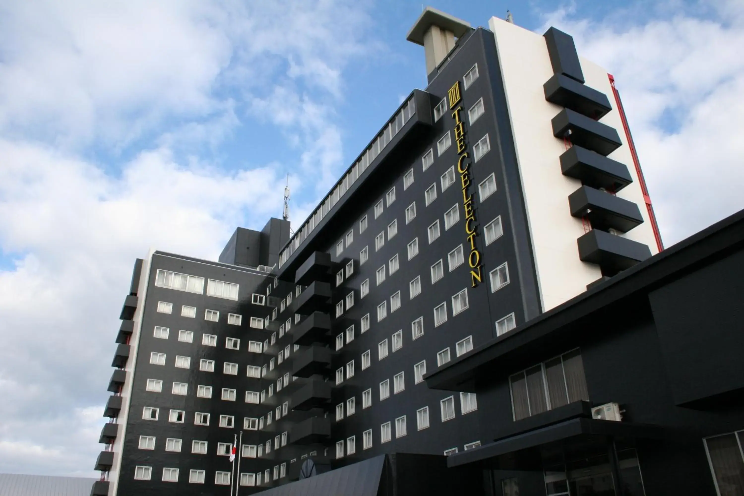 Facade/entrance in Okura Hotel Takamatsu Facade/entrance in Okura Hotel Takamatsu
