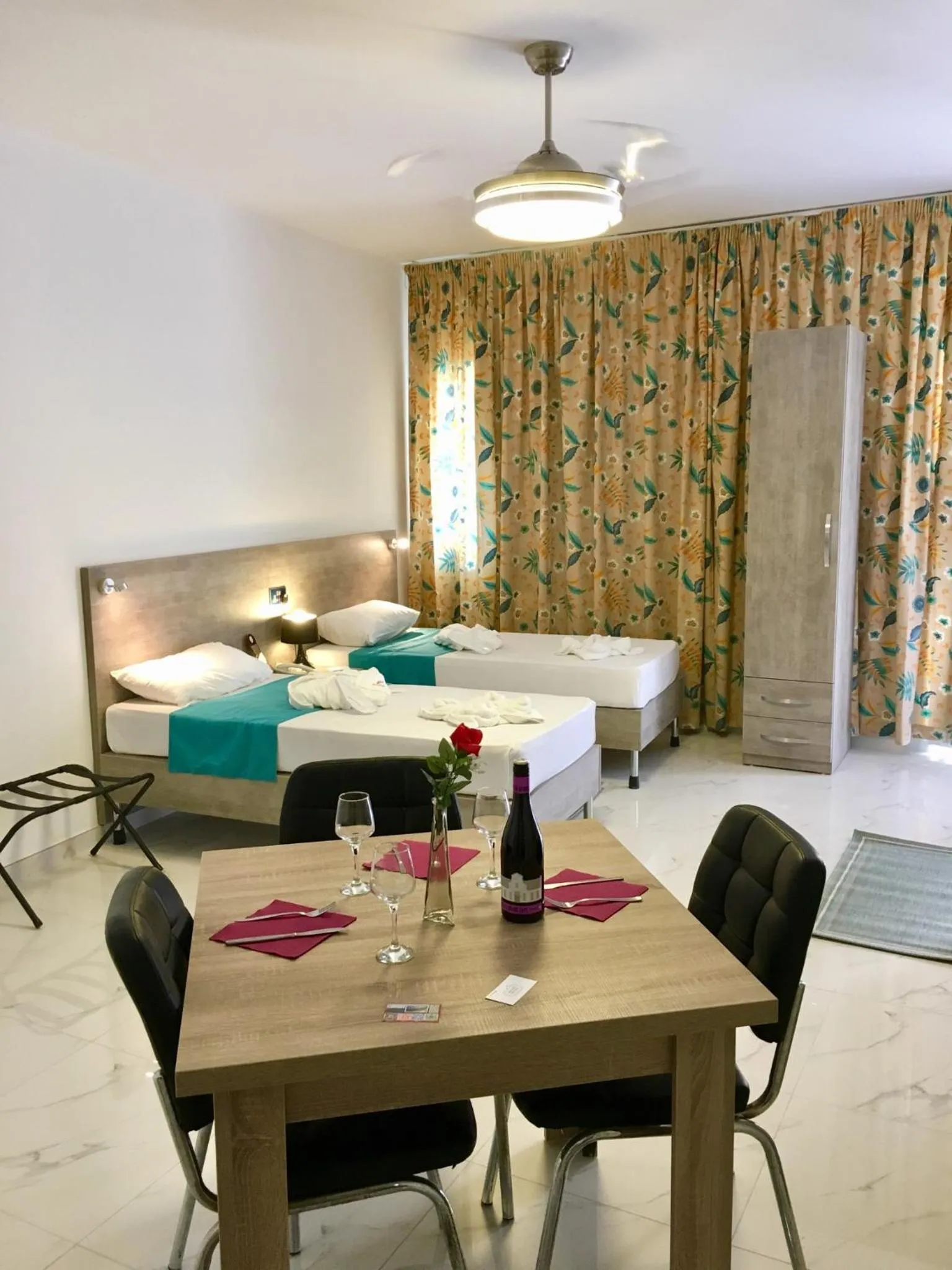 Bed in For Rest Aparthotel