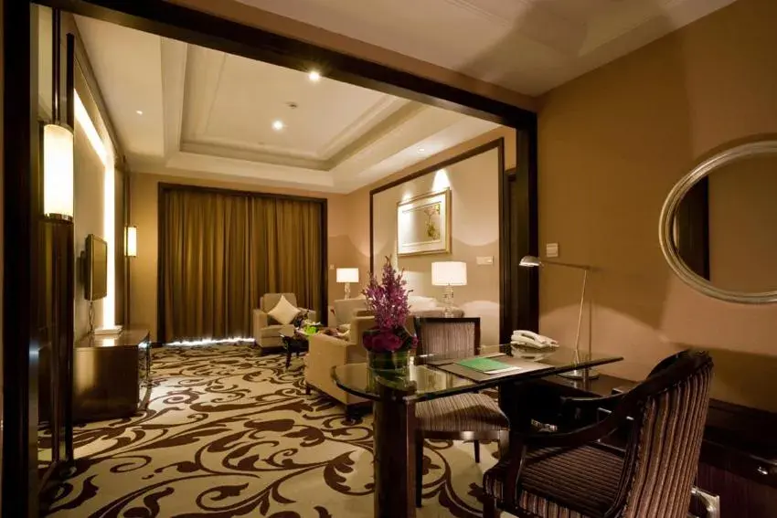 King Suite with Garden View in Howard Johnson Tongfang Plaza Zhuji King Suite with Garden View in Howard Johnson Tongfang Plaza Zhuji