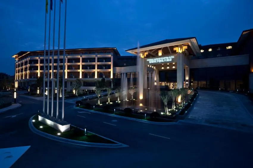 Facade/entrance in Howard Johnson Tongfang Plaza Zhuji