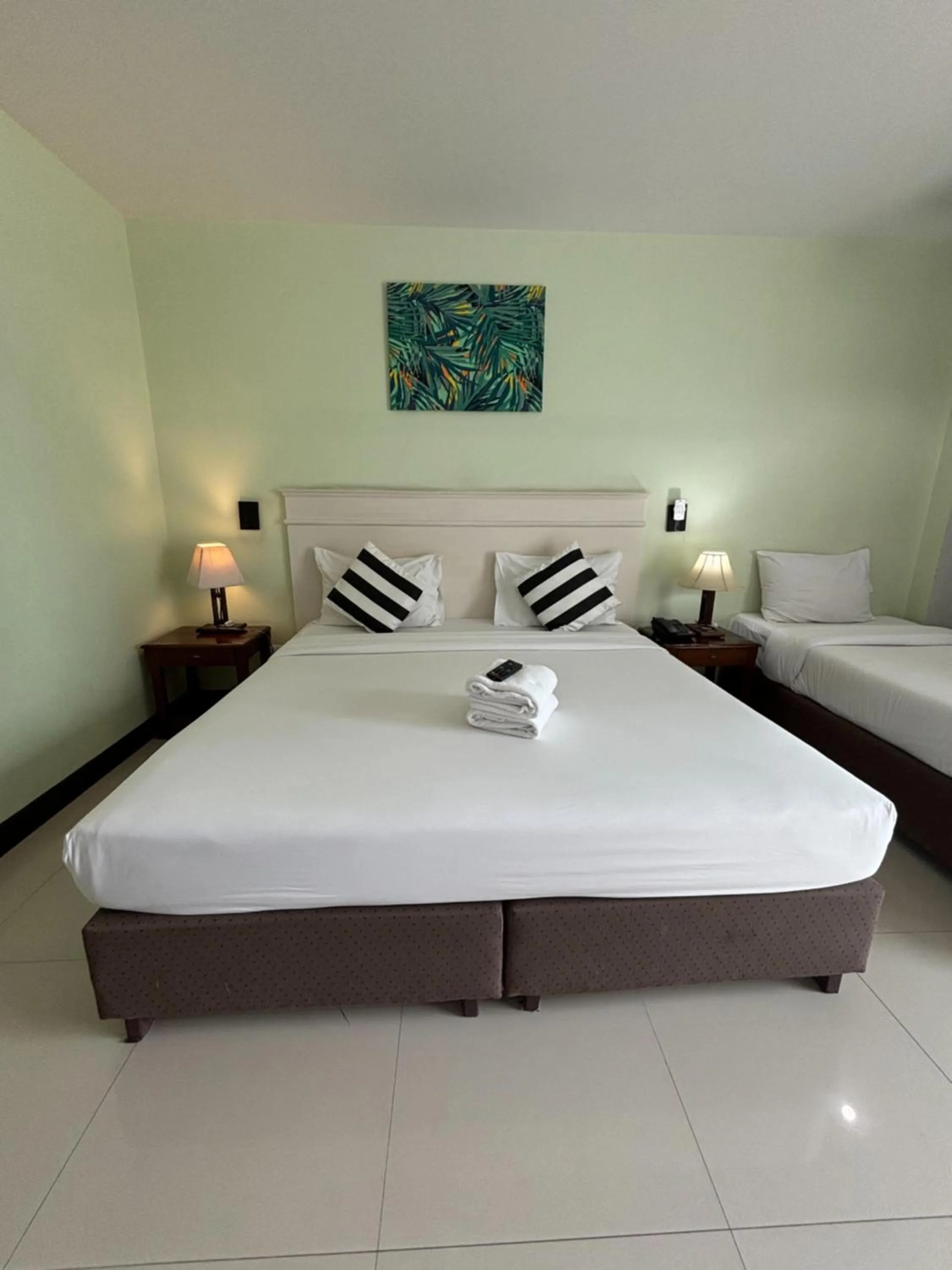 Bedroom, Bed in Sutus Court 1