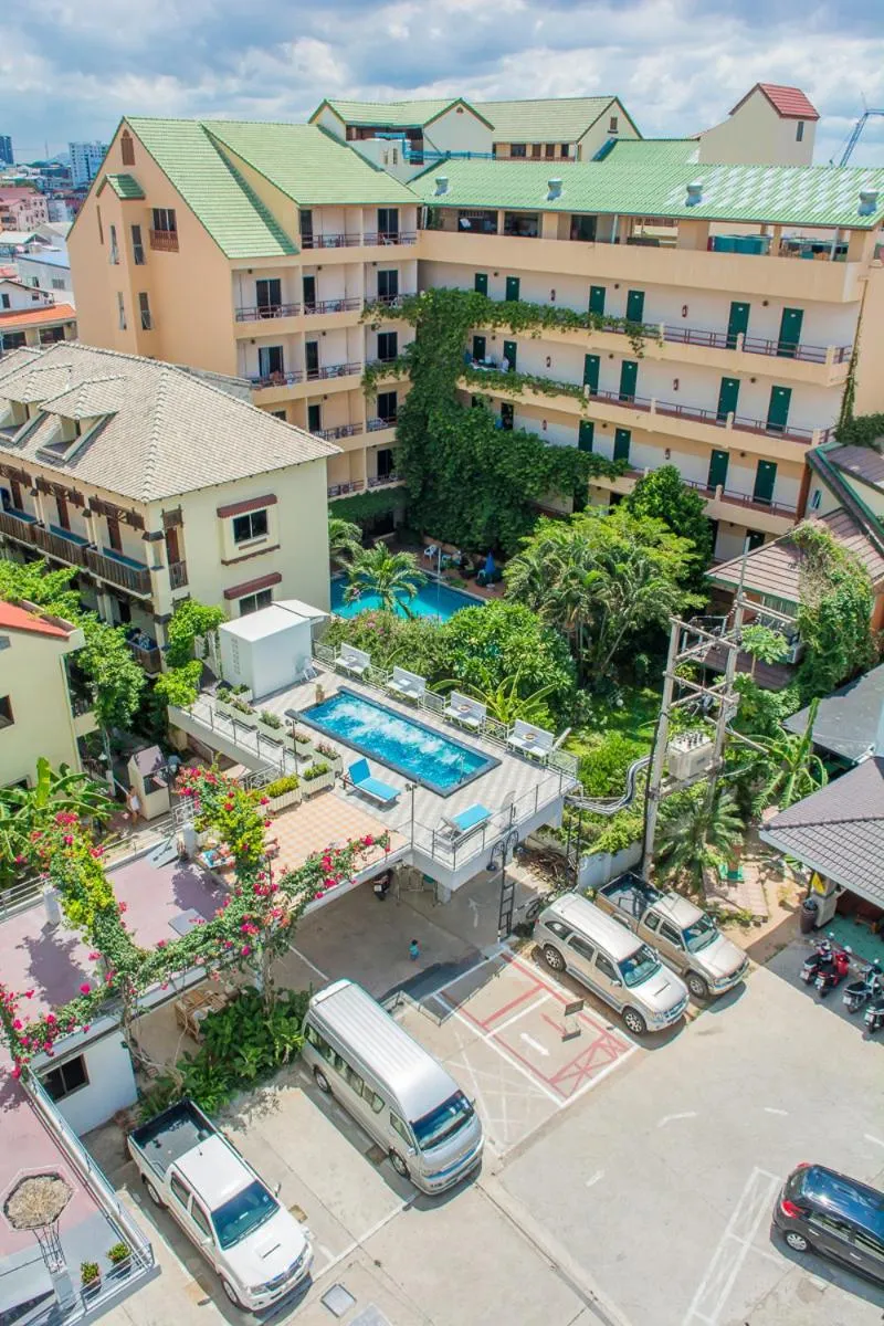 Bird's eye view in Sutus Court 1