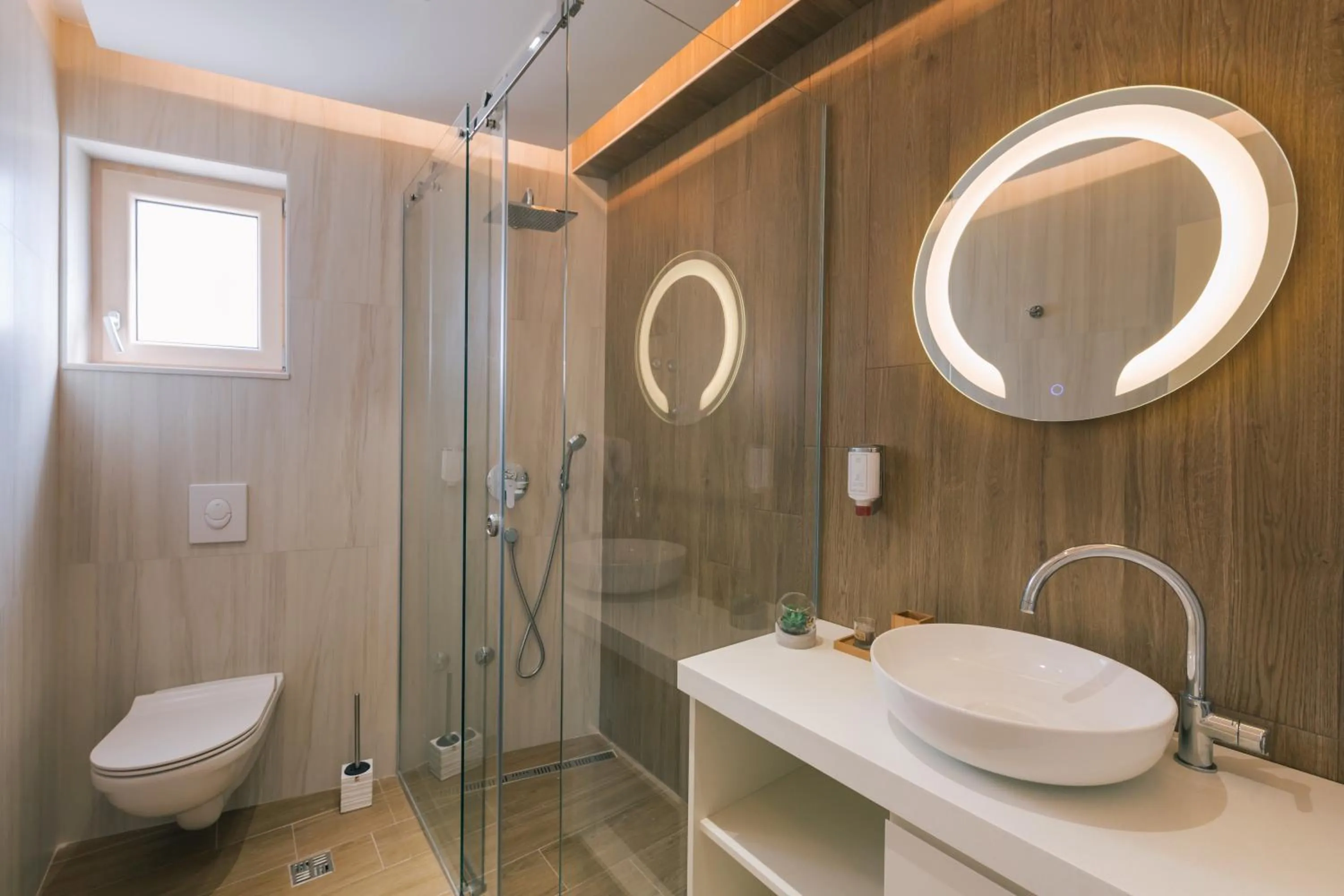 Shower in Splendido MB Apartments