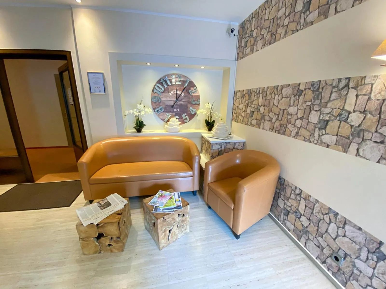 Lobby or reception in Hotel Angerland Garni