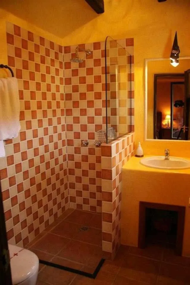 Bathroom in Hotel Maravedí