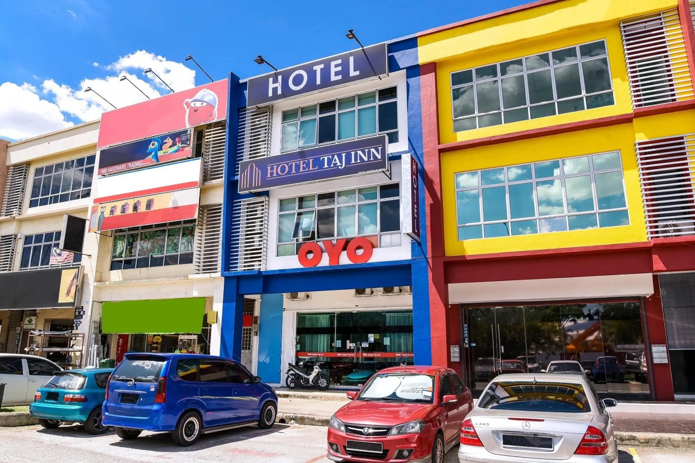 Facade/entrance in Hotel O Taj (seksyen 7)