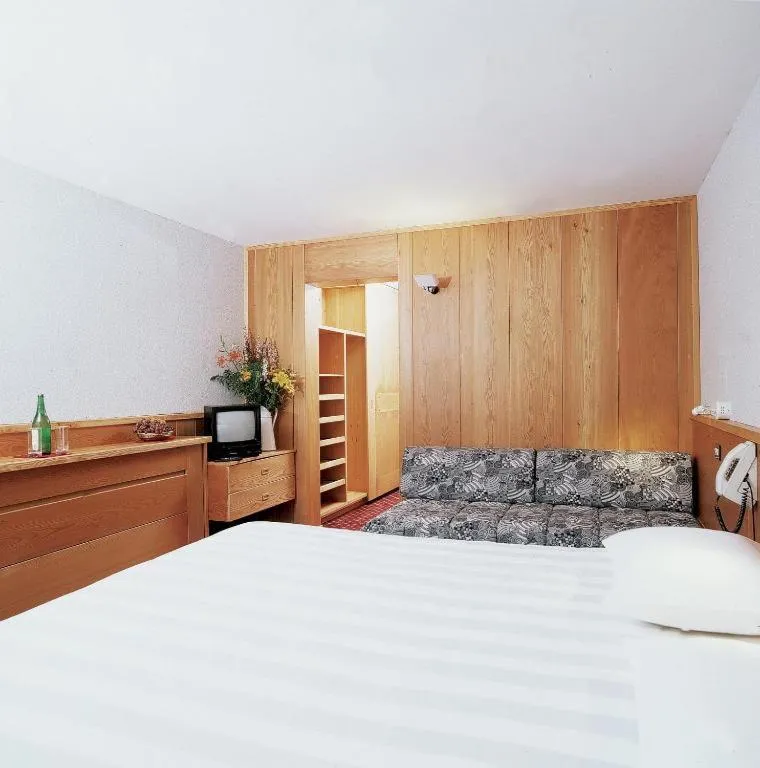 Bedroom, Bed in La Trinitè Monboso Hotel