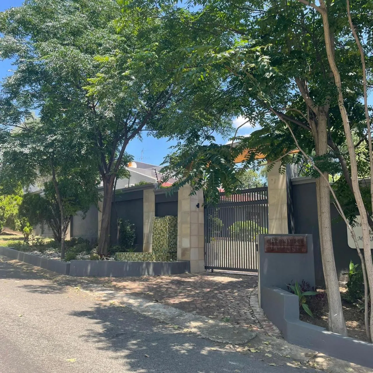 Facade/entrance in Marion Lodge
